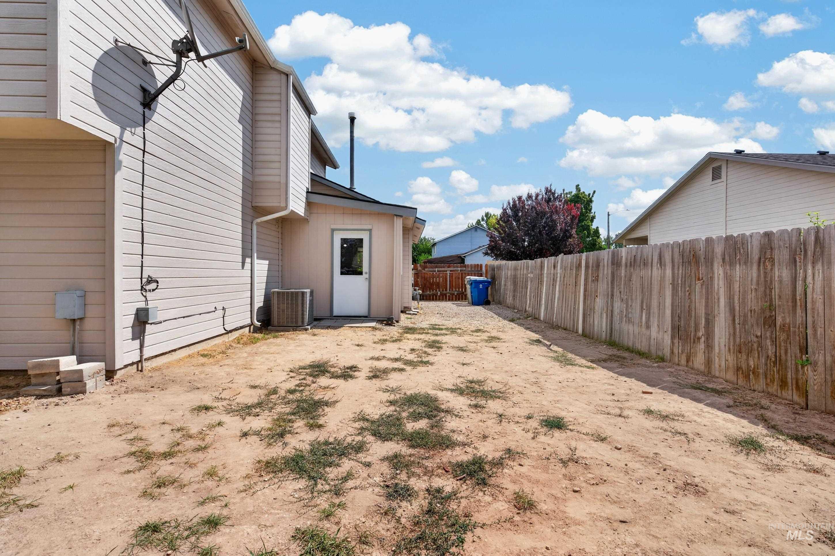 1209 Cattail St Property Photo 28