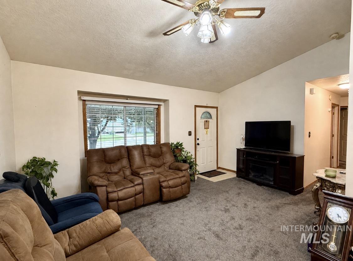 2917 Janis Way Property Photo 3