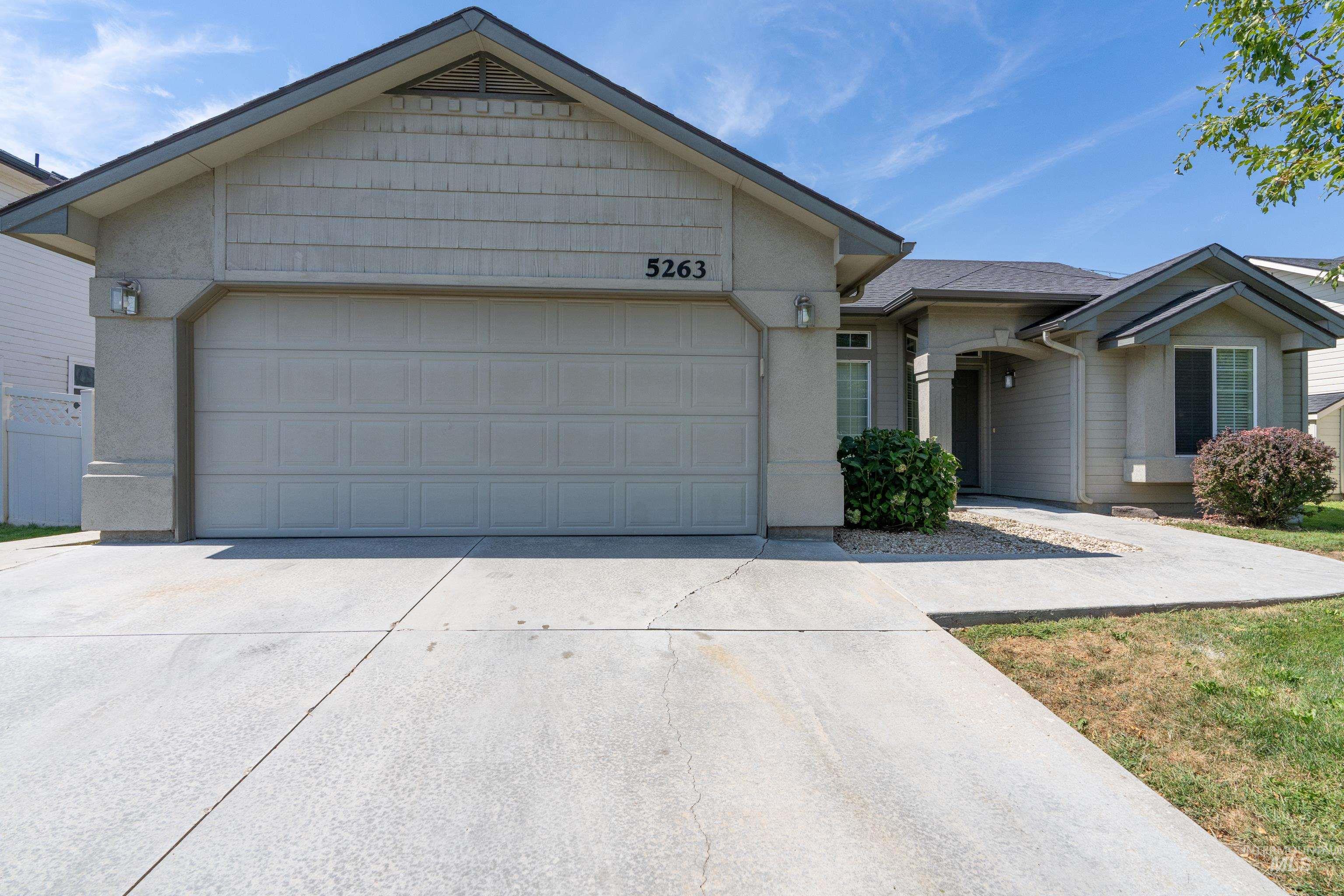 5263 N Arezzo Ave. Property Photo 1