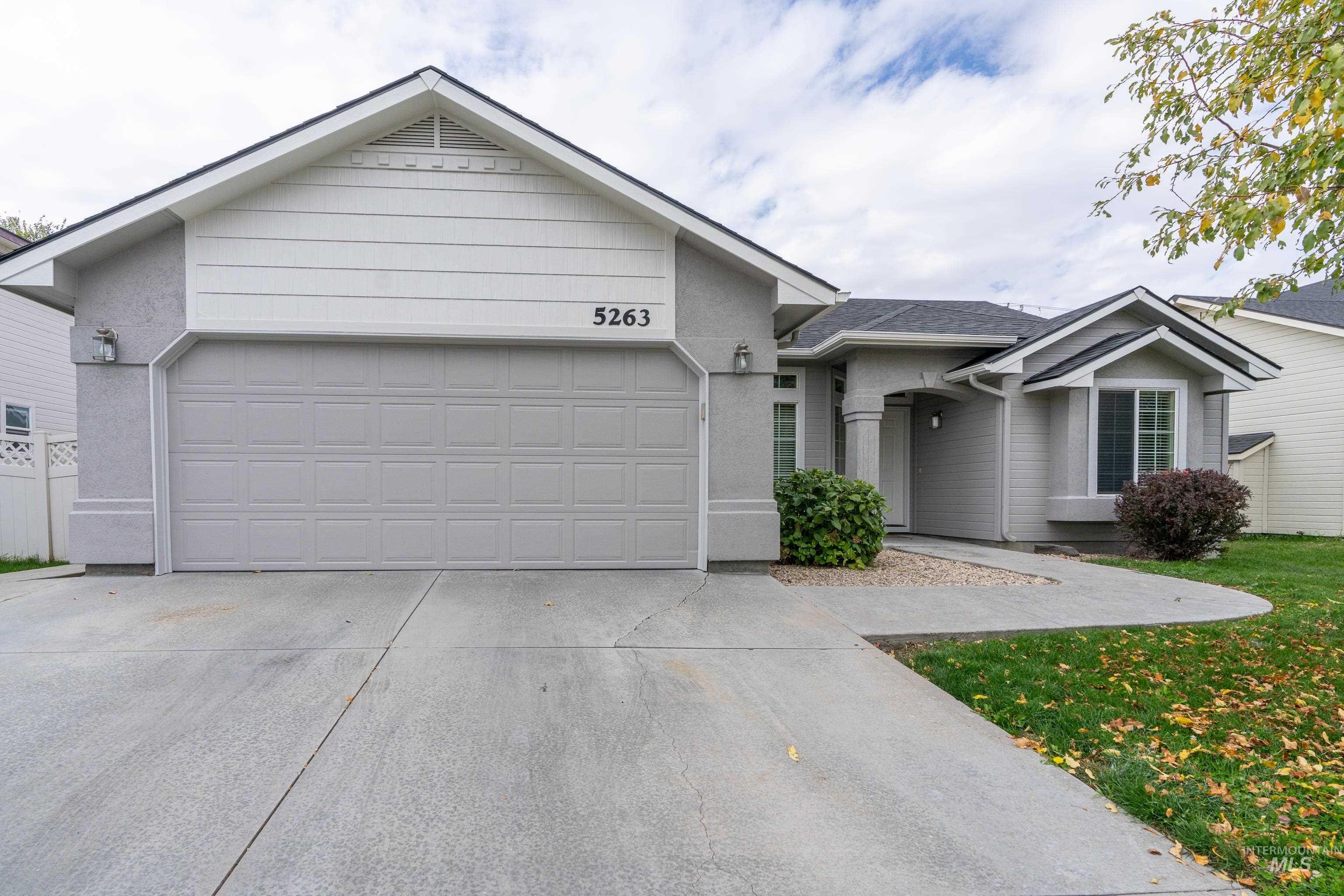5263 N Arezzo Ave. Property Photo 1