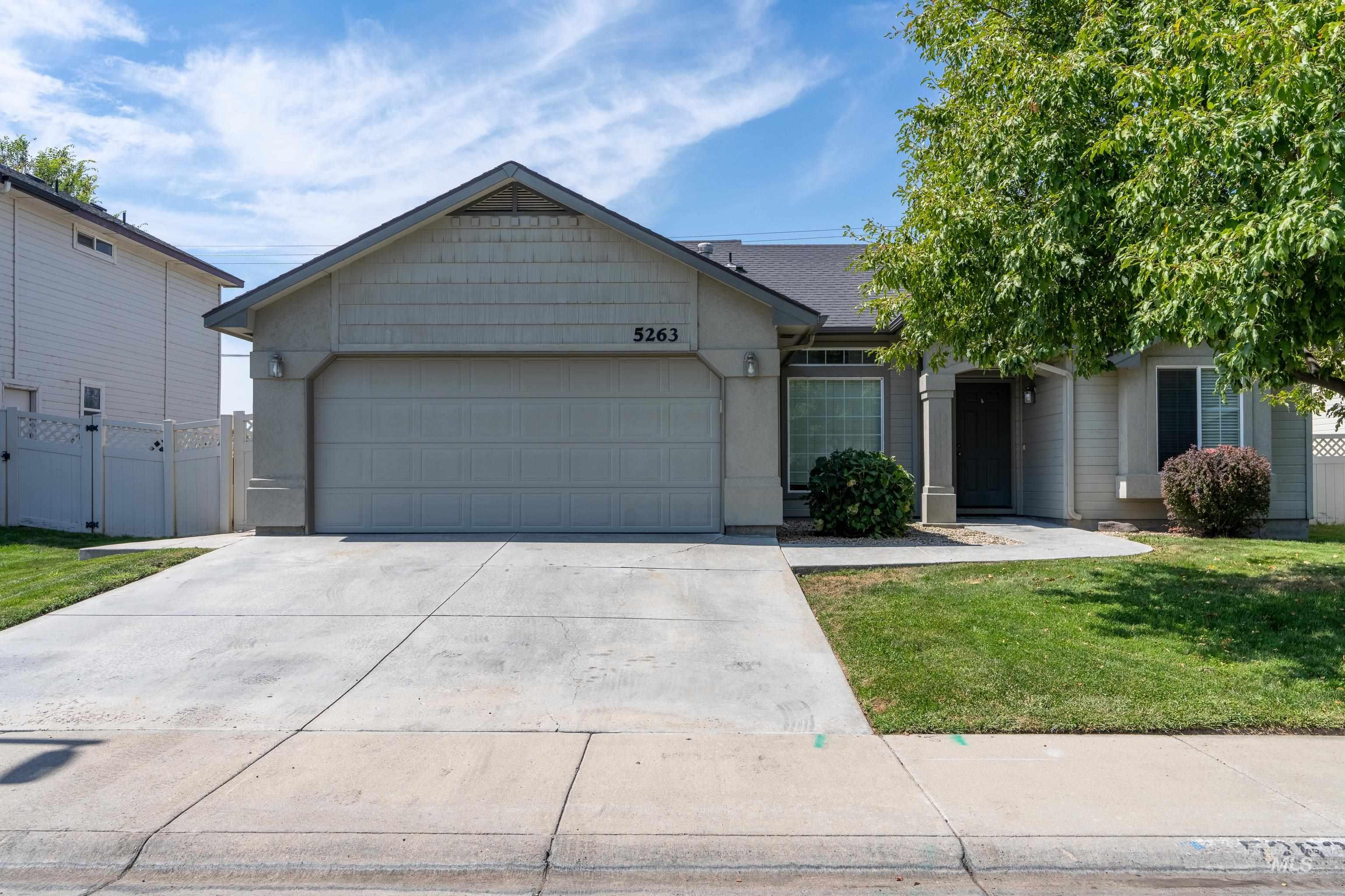 5263 N Arezzo Ave. Property Photo 3