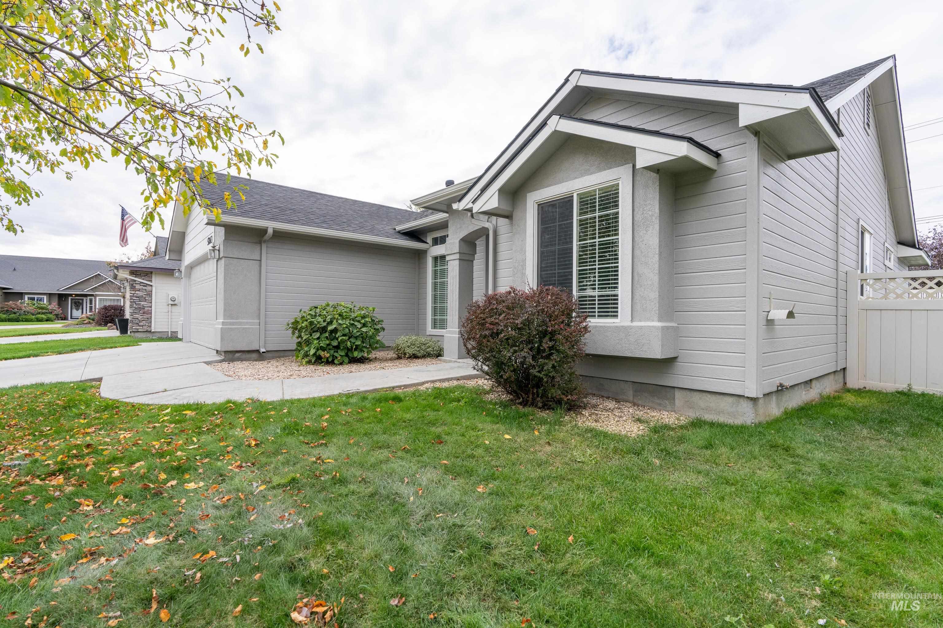 5263 N Arezzo Ave. Property Photo 3