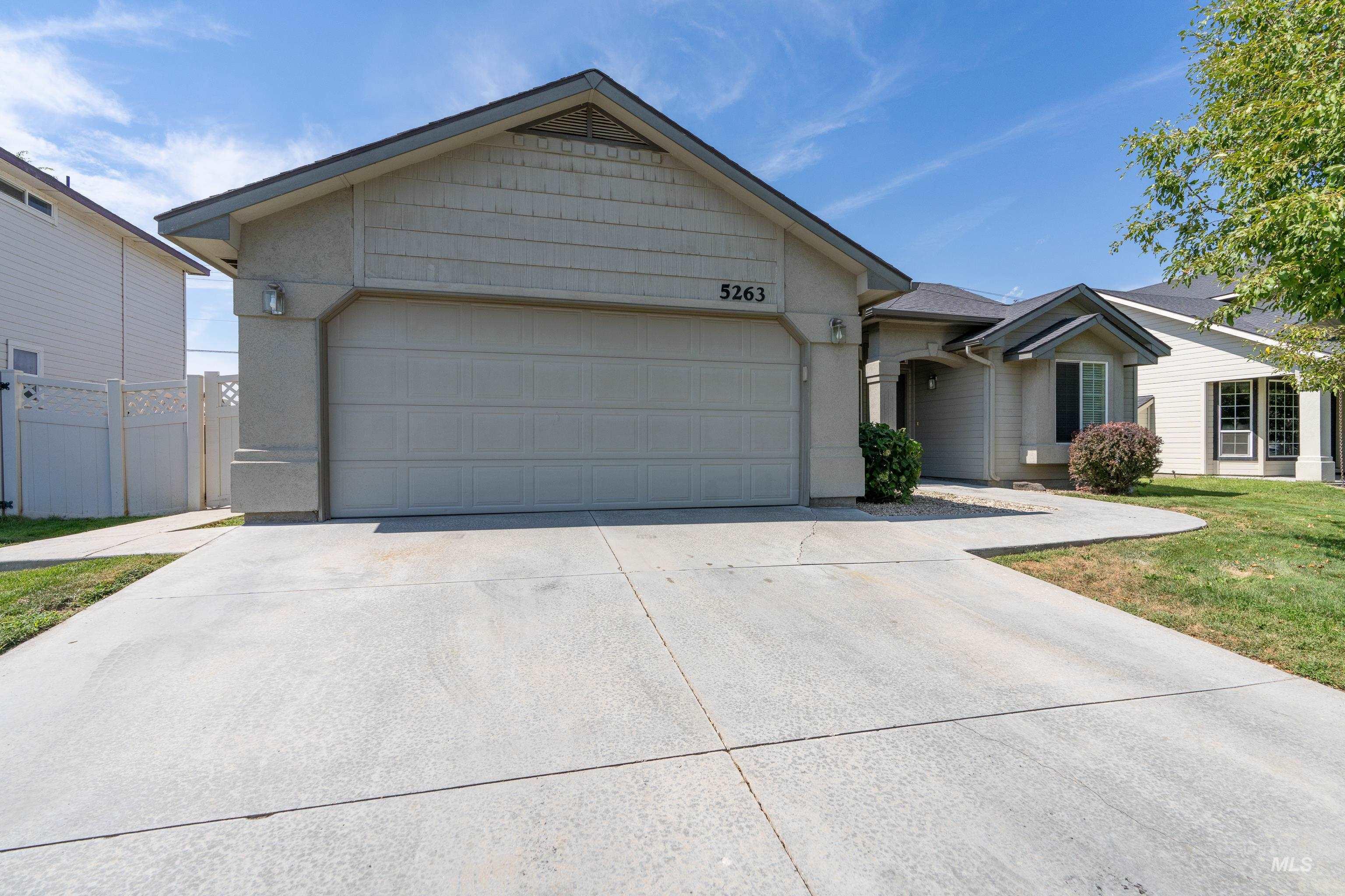 5263 N Arezzo Ave. Property Photo 4