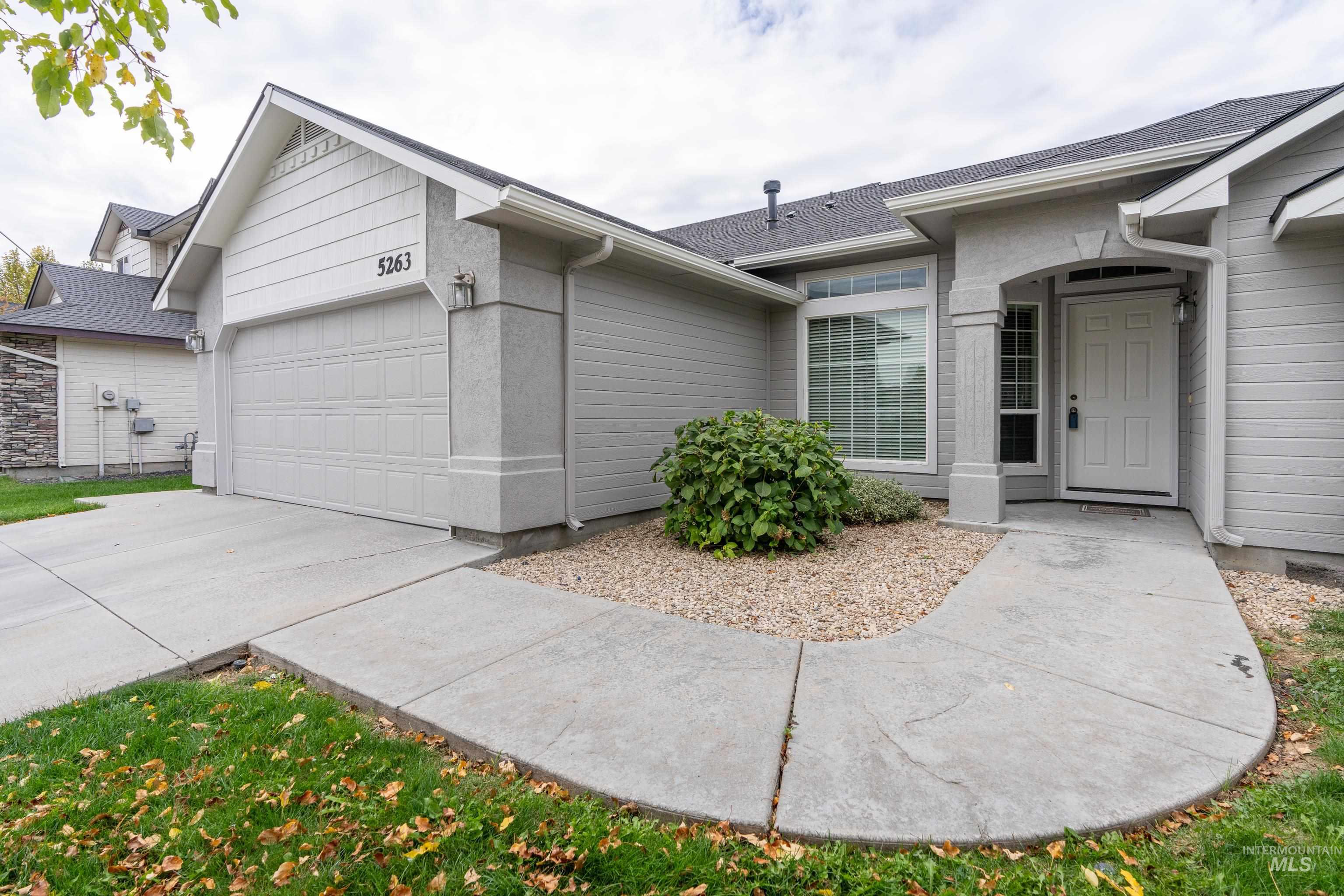 5263 N Arezzo Ave. Property Photo 4