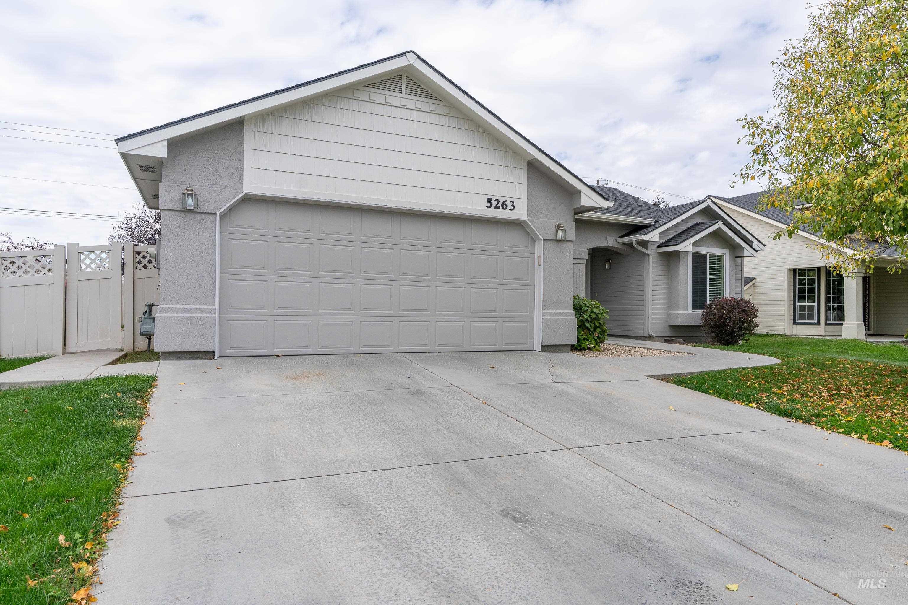 5263 N Arezzo Ave. Property Photo 5