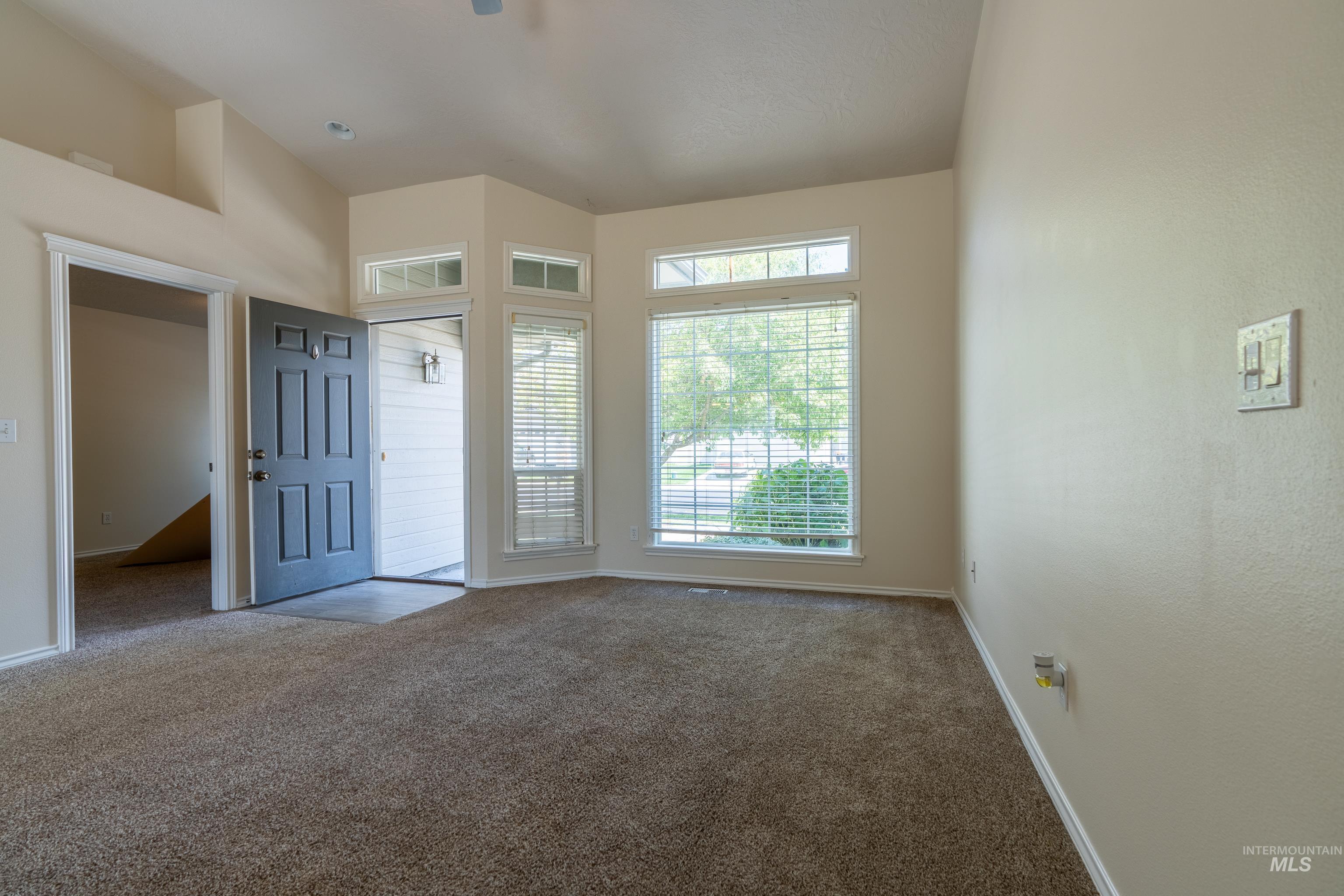 5263 N Arezzo Ave. Property Photo 10