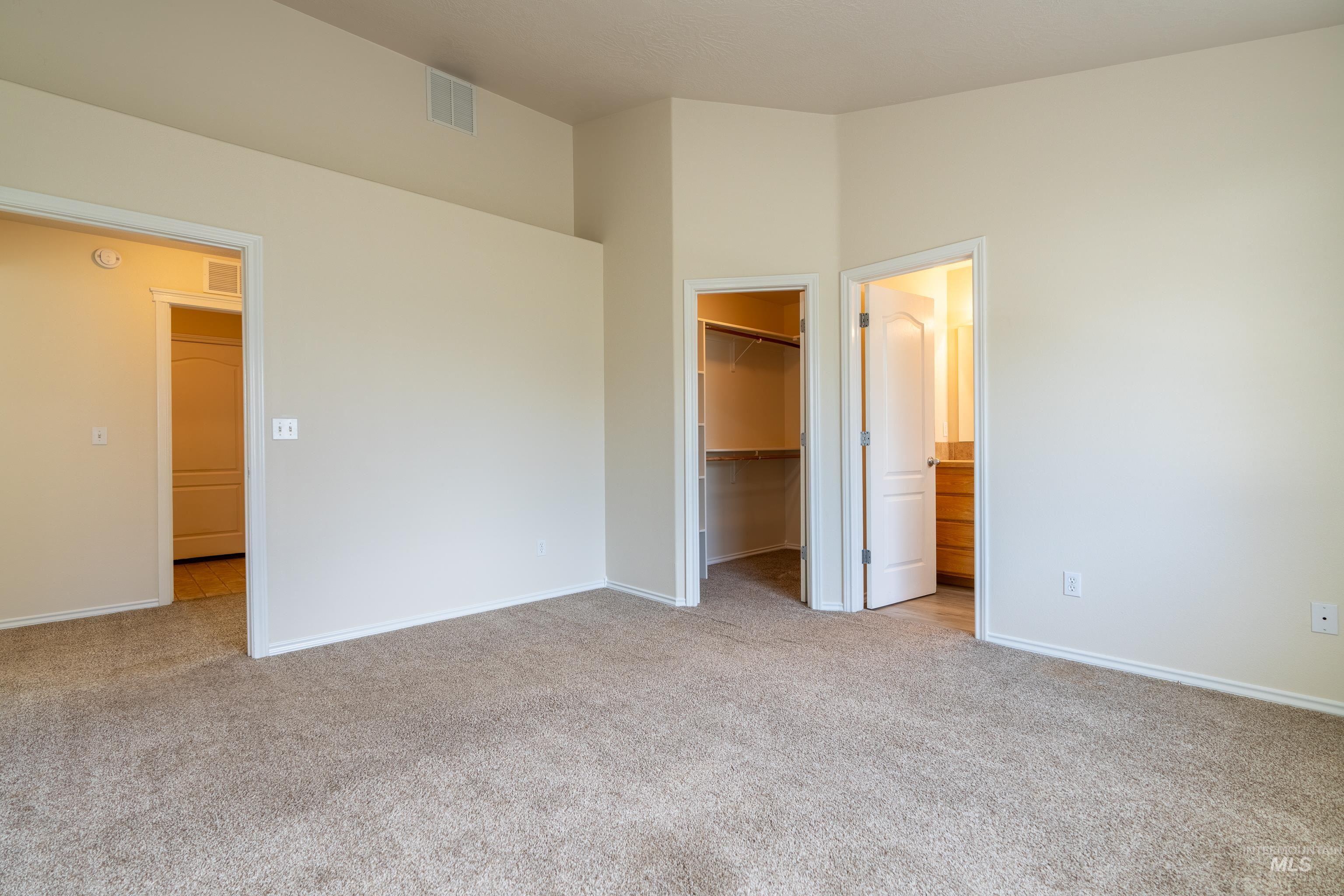 5263 N Arezzo Ave. Property Photo 18