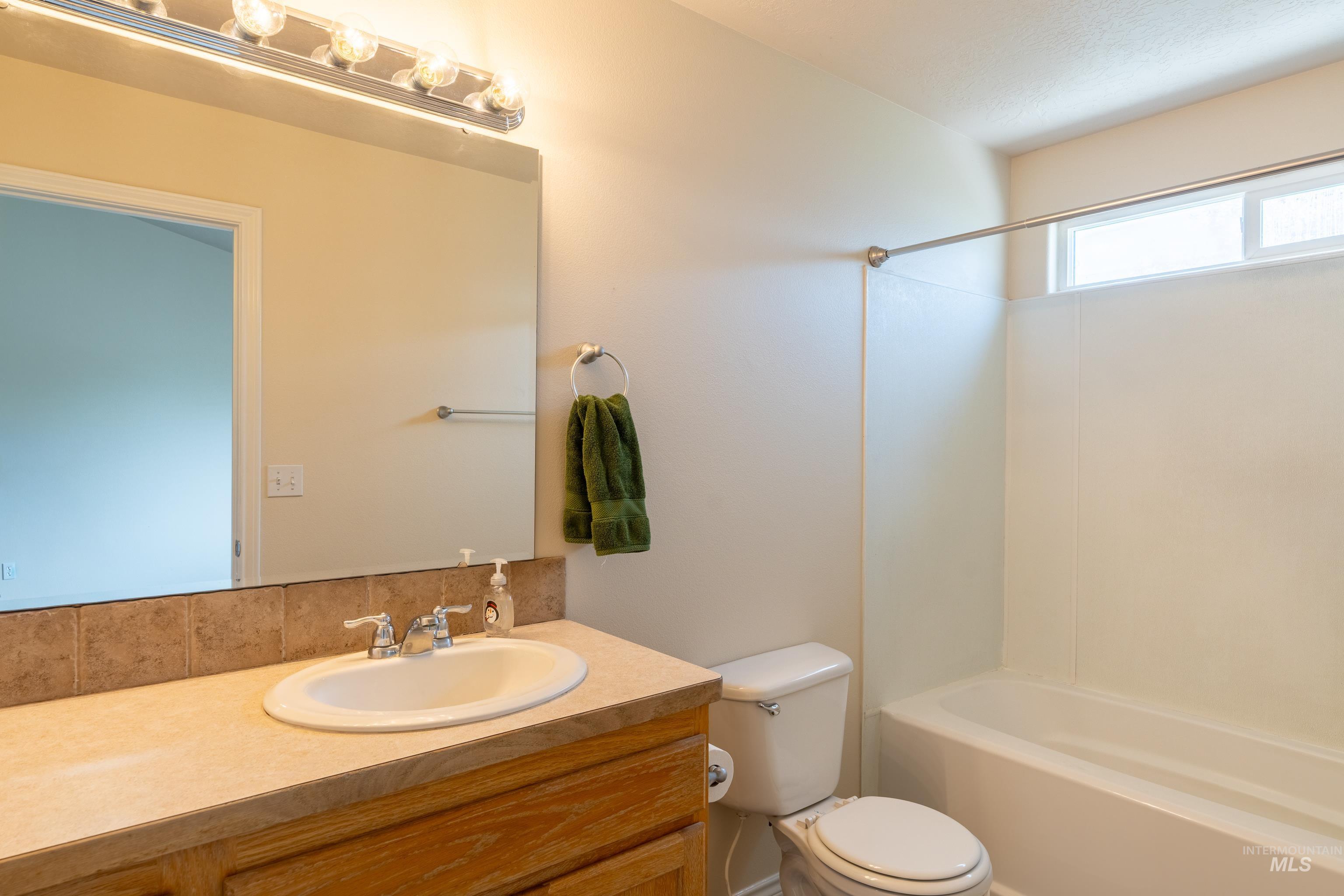 5263 N Arezzo Ave. Property Photo 20