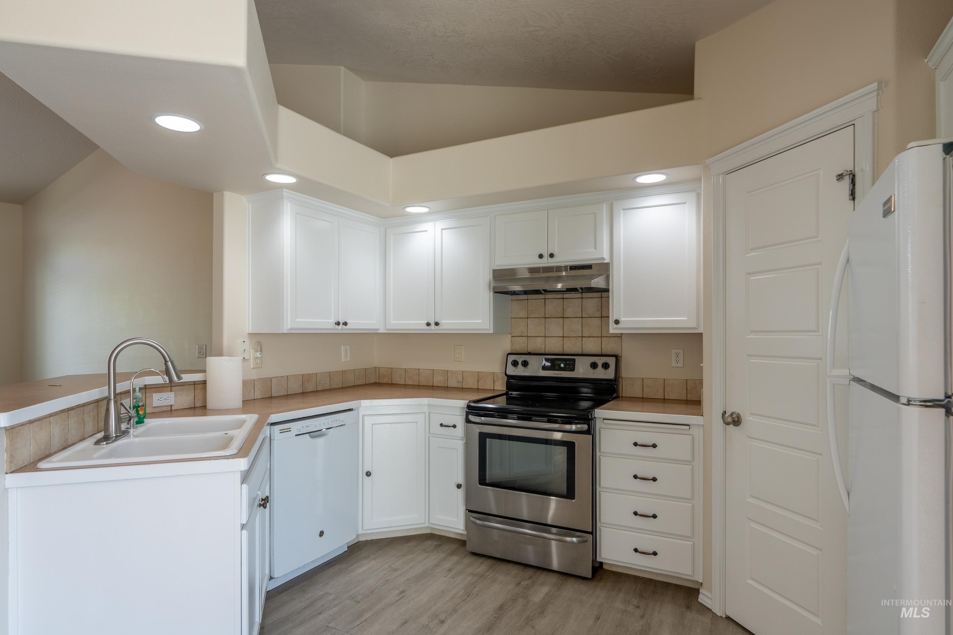 5263 N Arezzo Ave. Property Photo 25