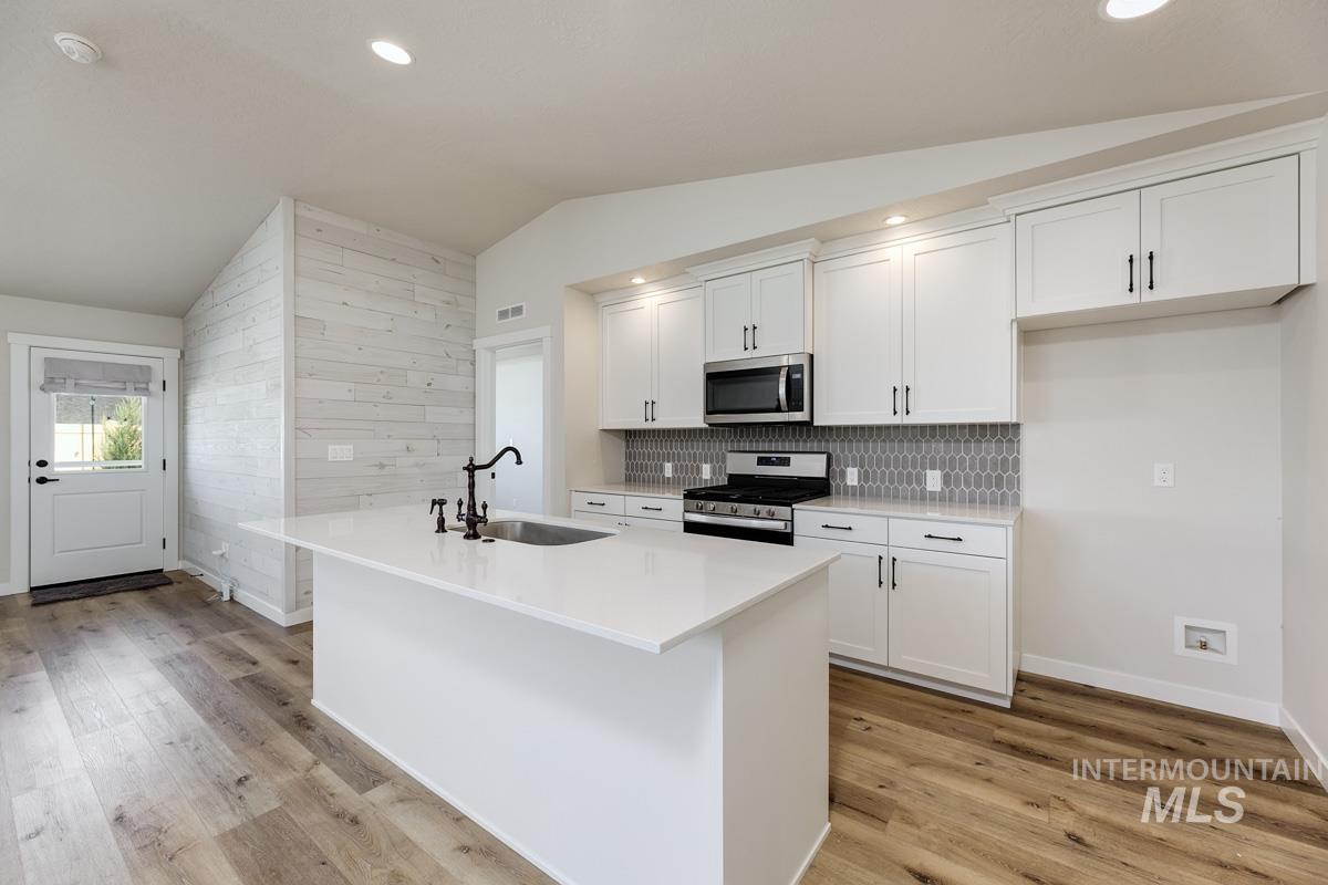 122 W Hyndman Drive Property Photo 10