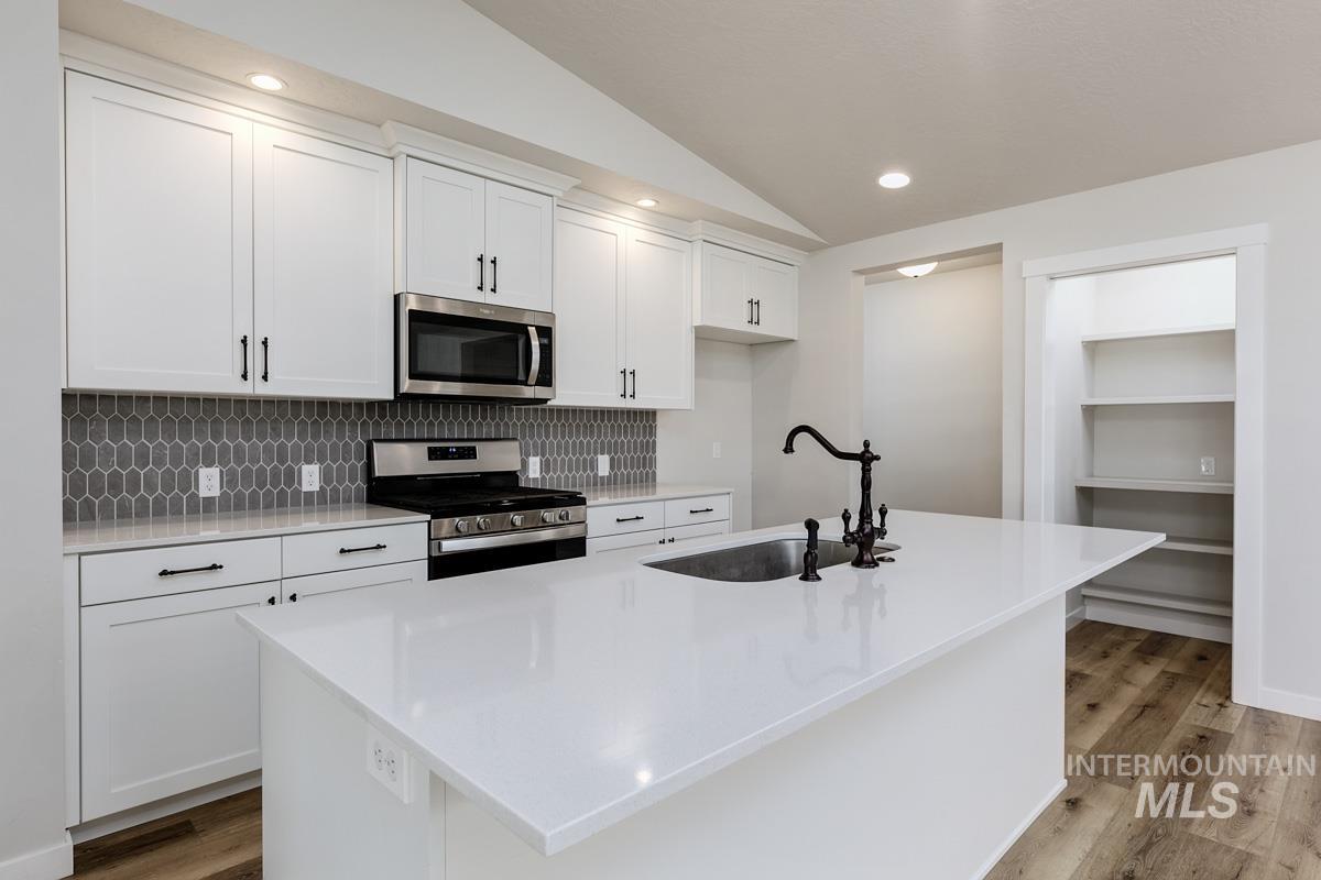 122 W Hyndman Drive Property Photo 11