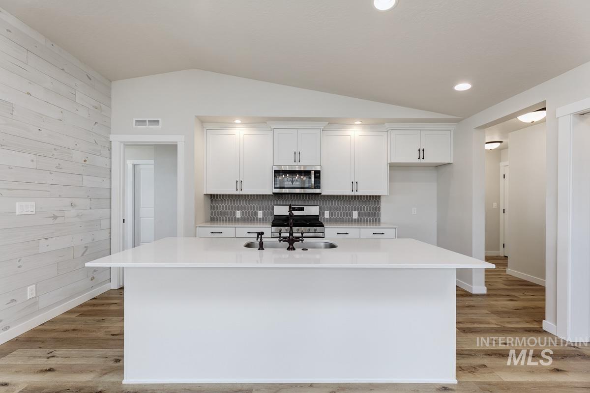 122 W Hyndman Drive Property Photo 13