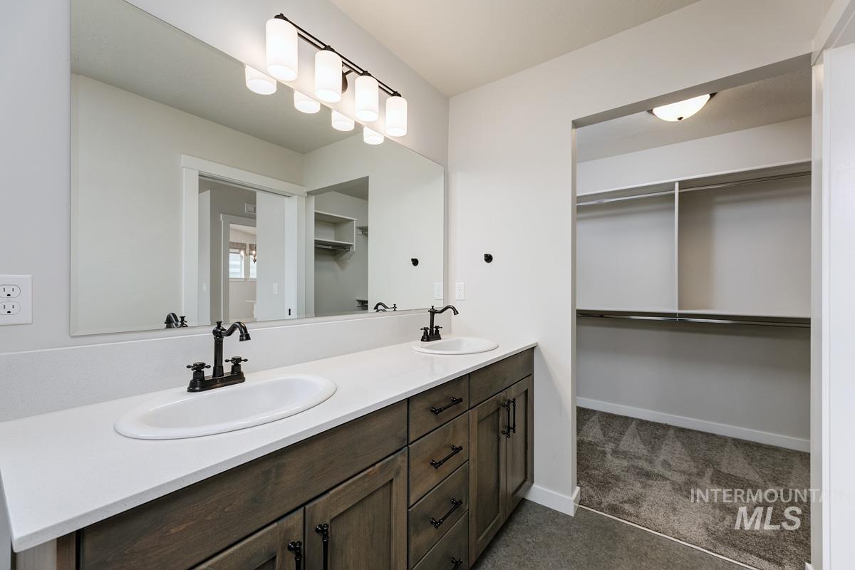 122 W Hyndman Drive Property Photo 20