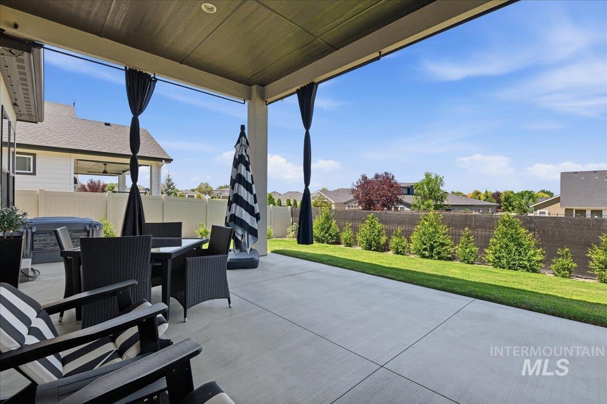 3042 E Columbus River Court Property Photo 3