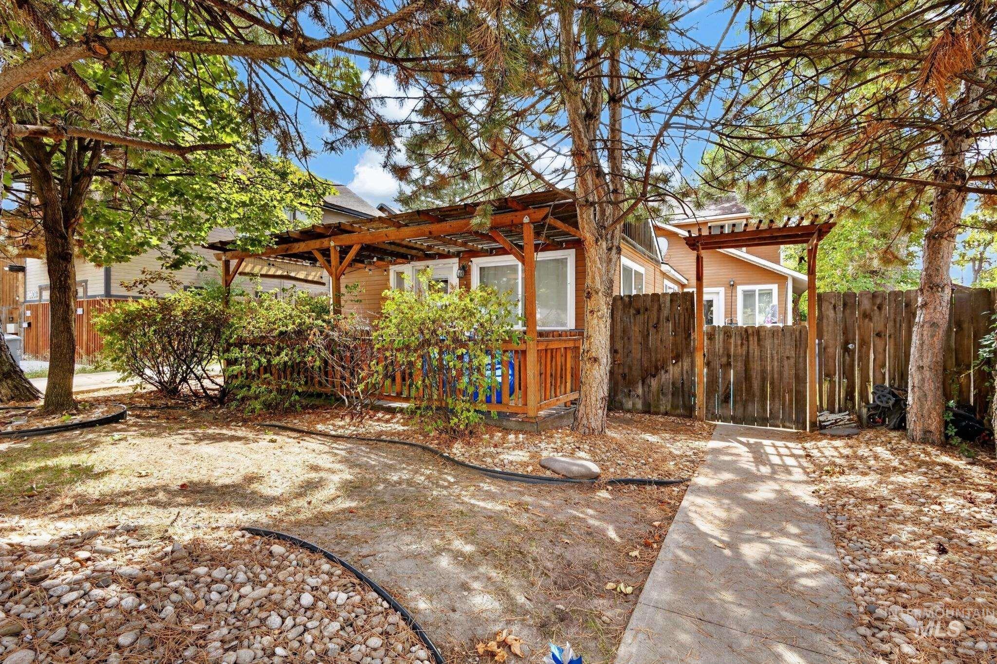 2805 W Moore St Property Photo 2