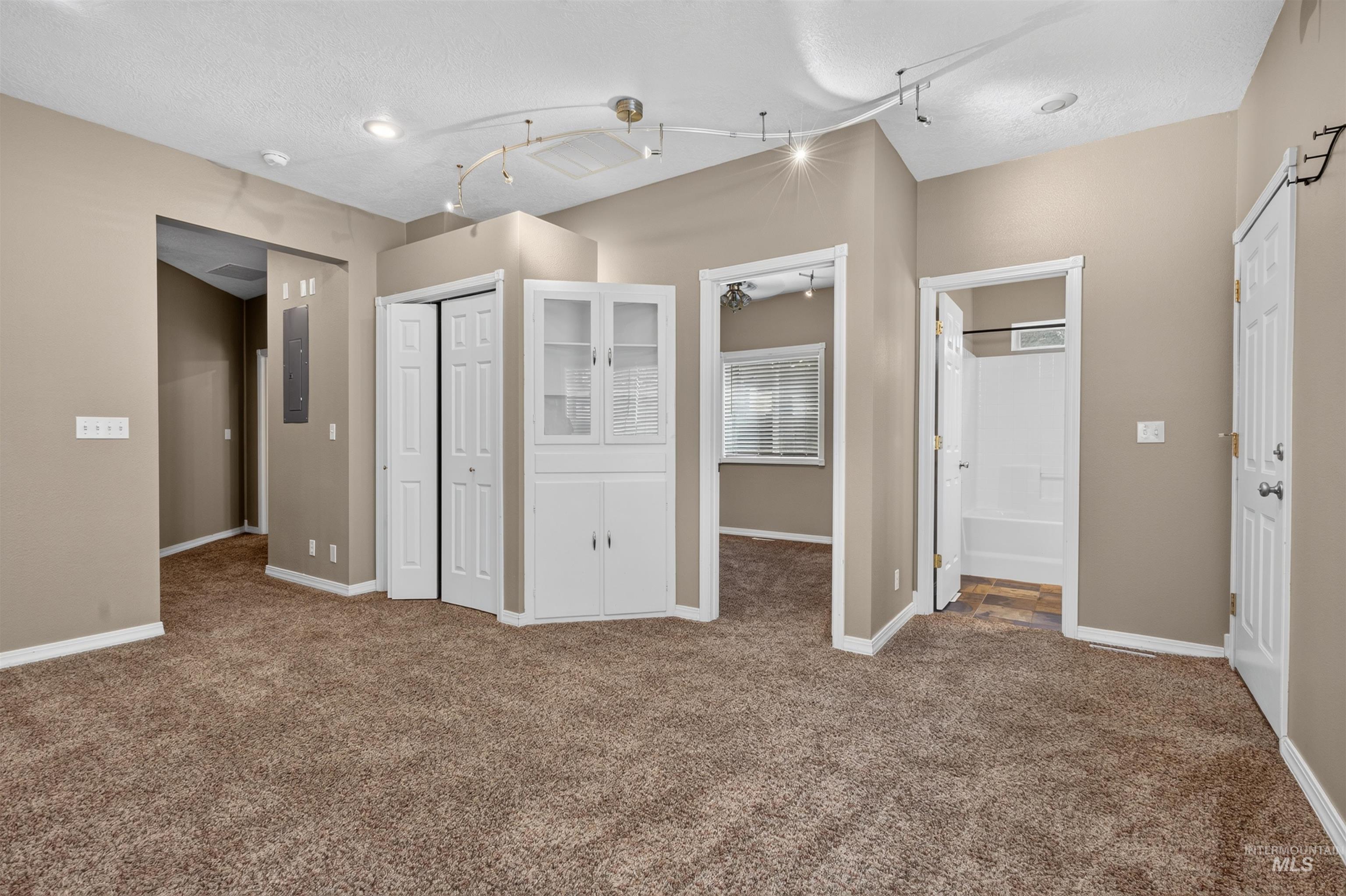 2805 W Moore St Property Photo 13