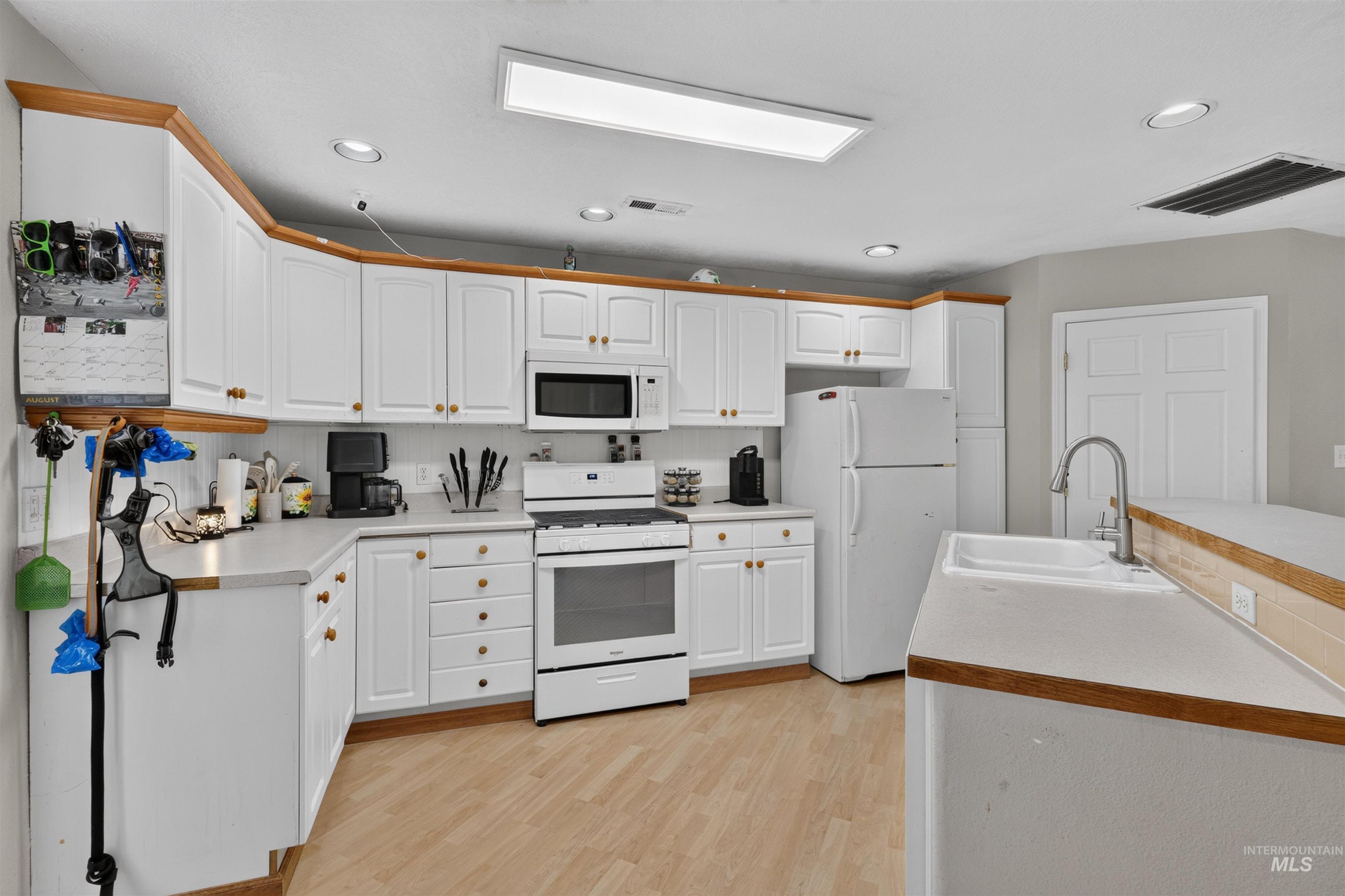 2805 W Moore St Property Photo 17