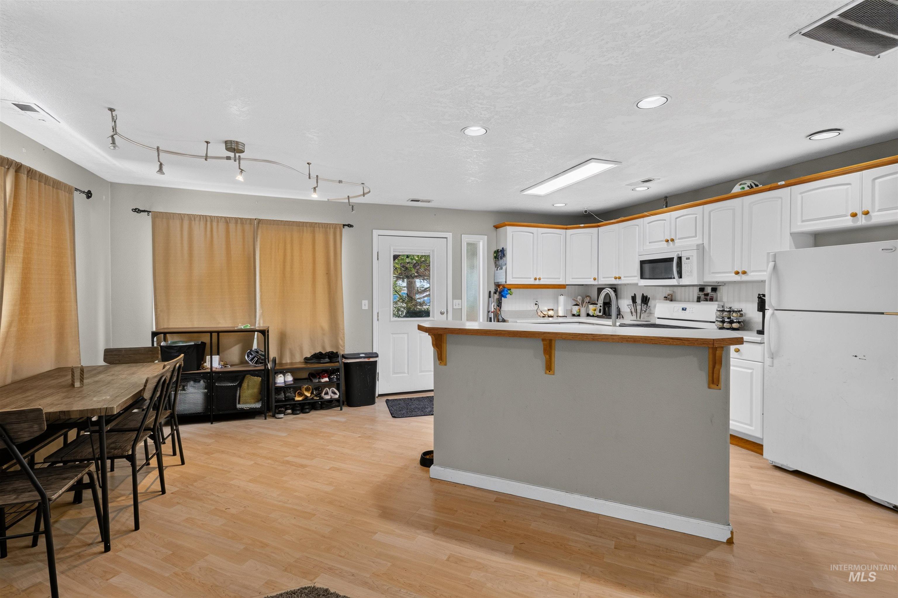 2805 W Moore St Property Photo 19