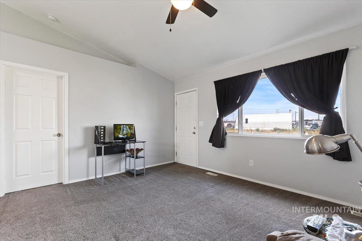 2411 Gosling Street Property Photo 7
