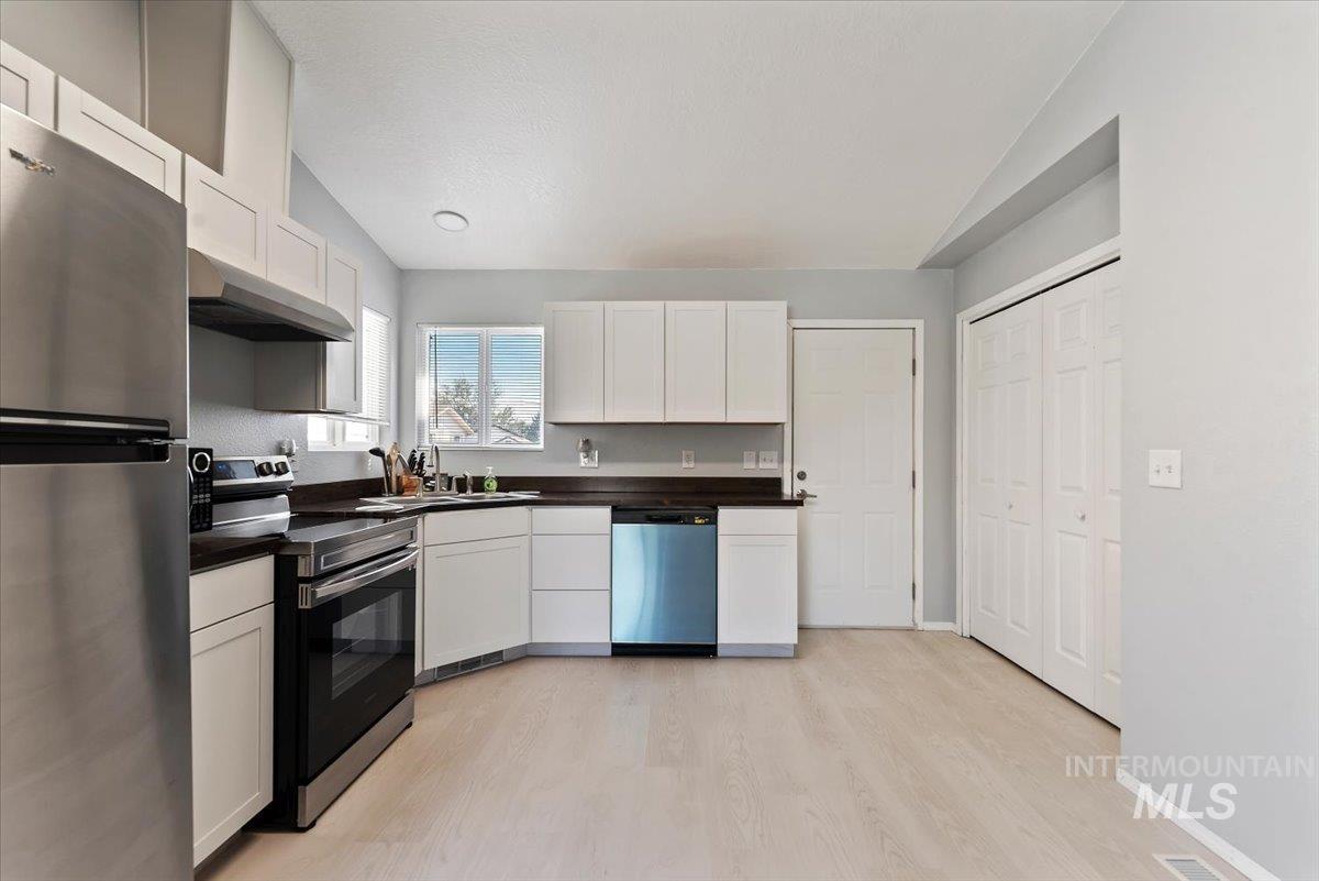 2411 Gosling Street Property Photo 9