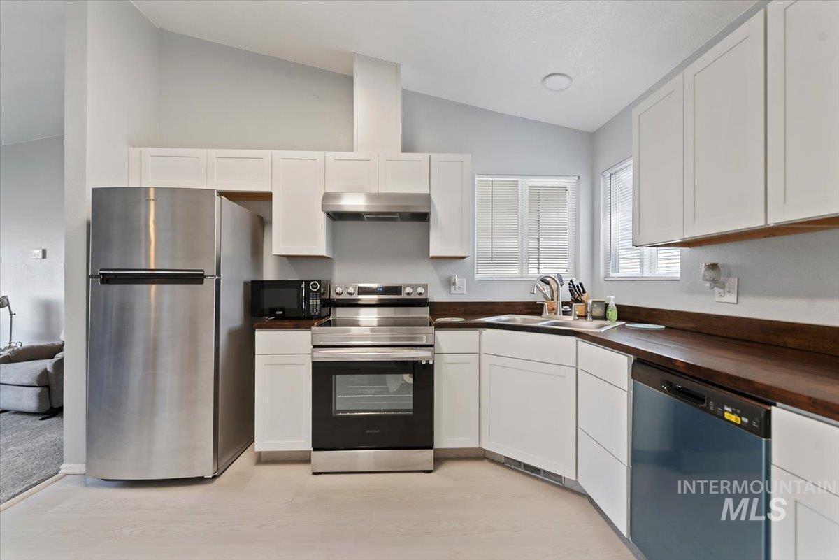 2411 Gosling Street Property Photo 11