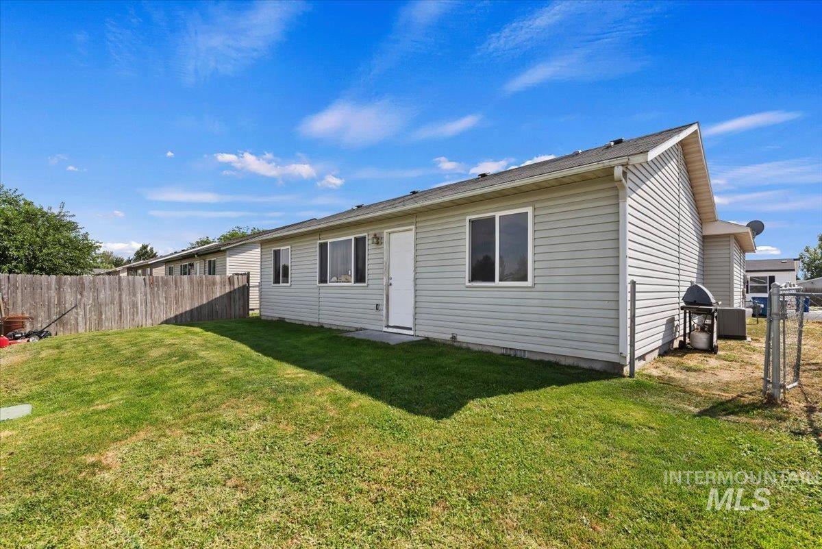 2411 Gosling Street Property Photo 23