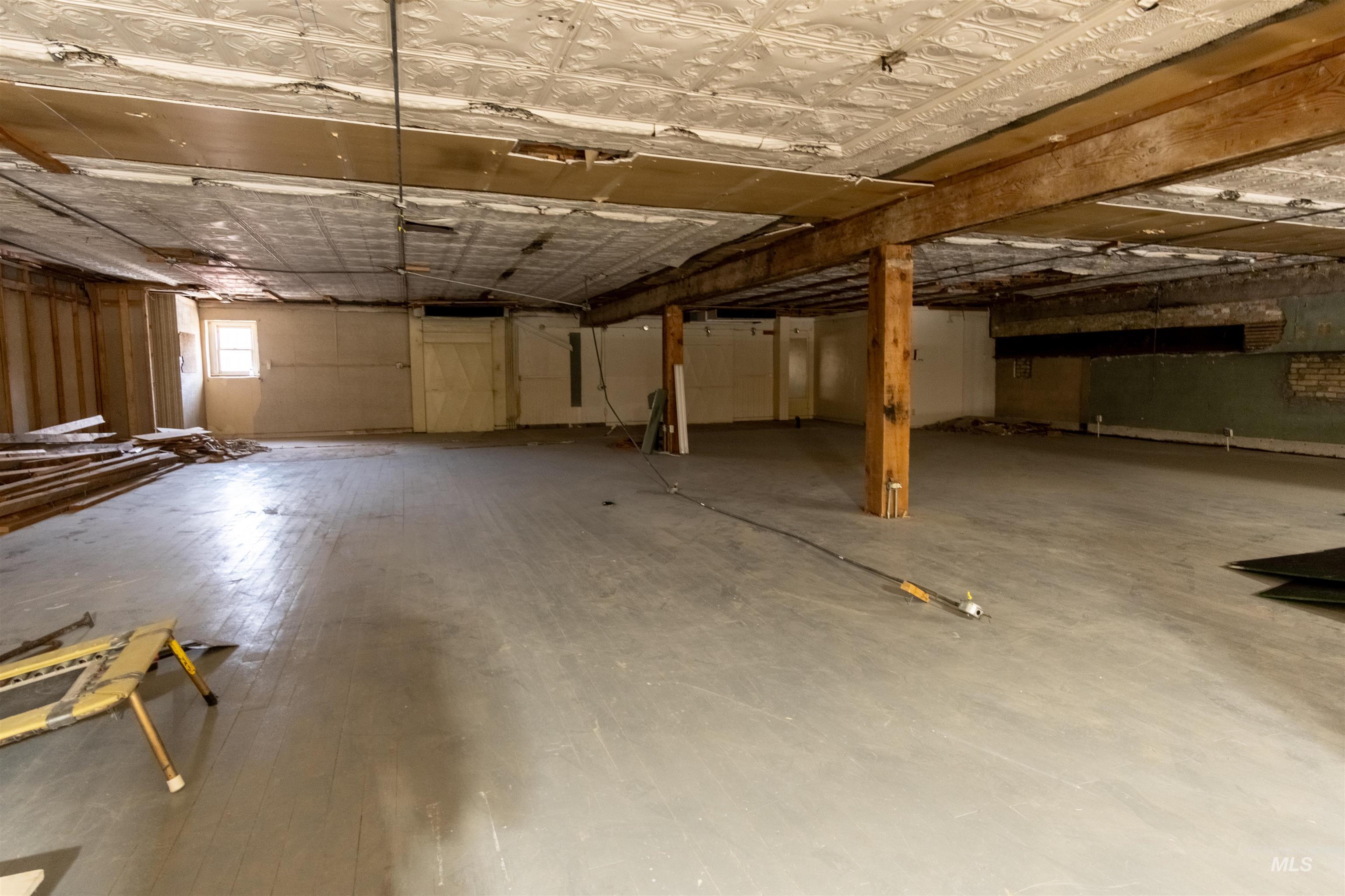 1300 Overland Ave Property Photo 7