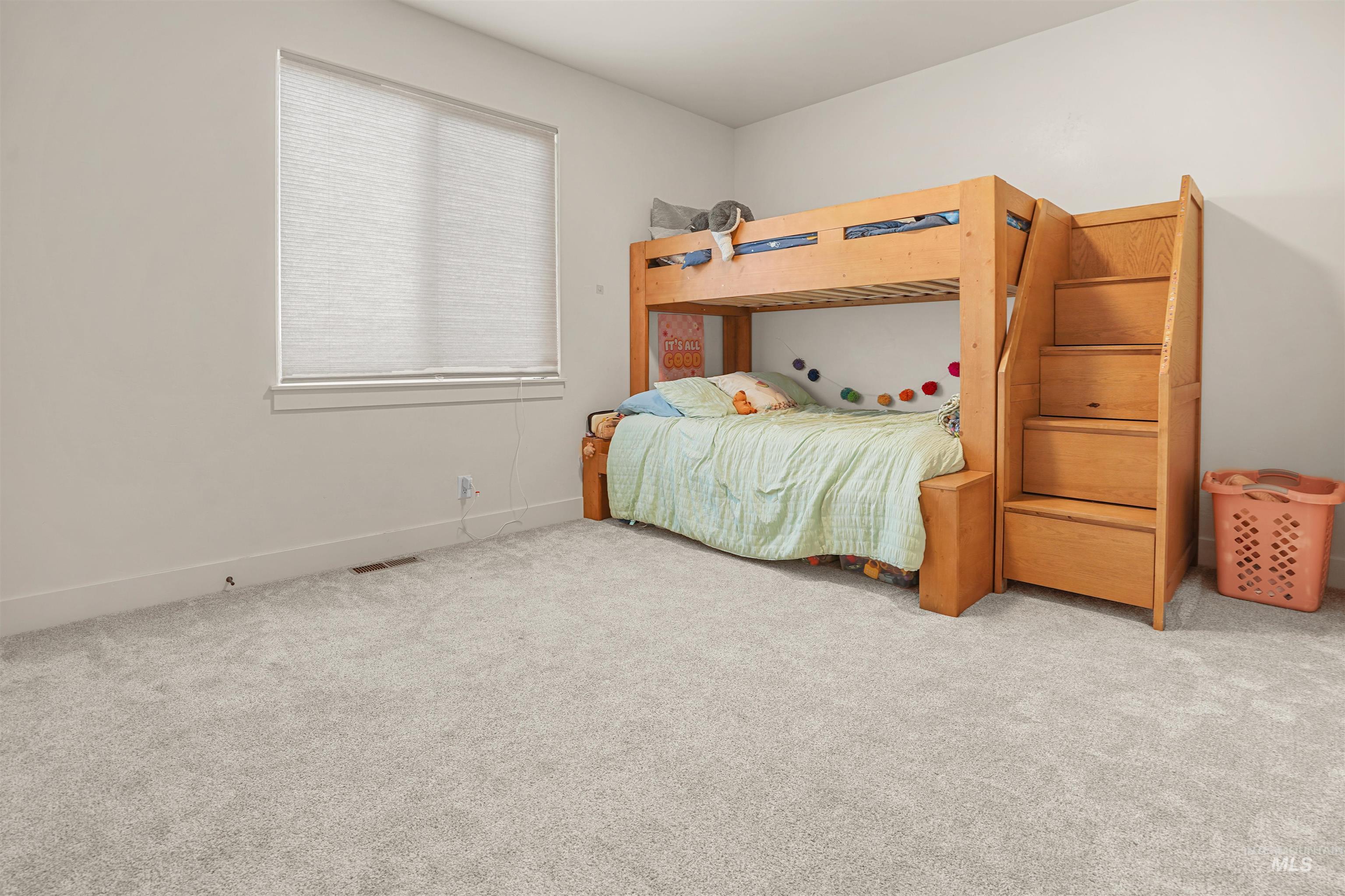 949 E Coventry Ln Property Photo 15