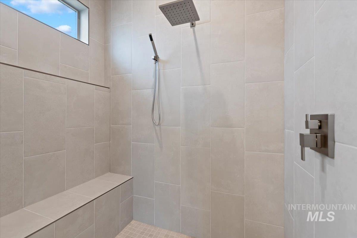 1297 Chena St Property Photo 28