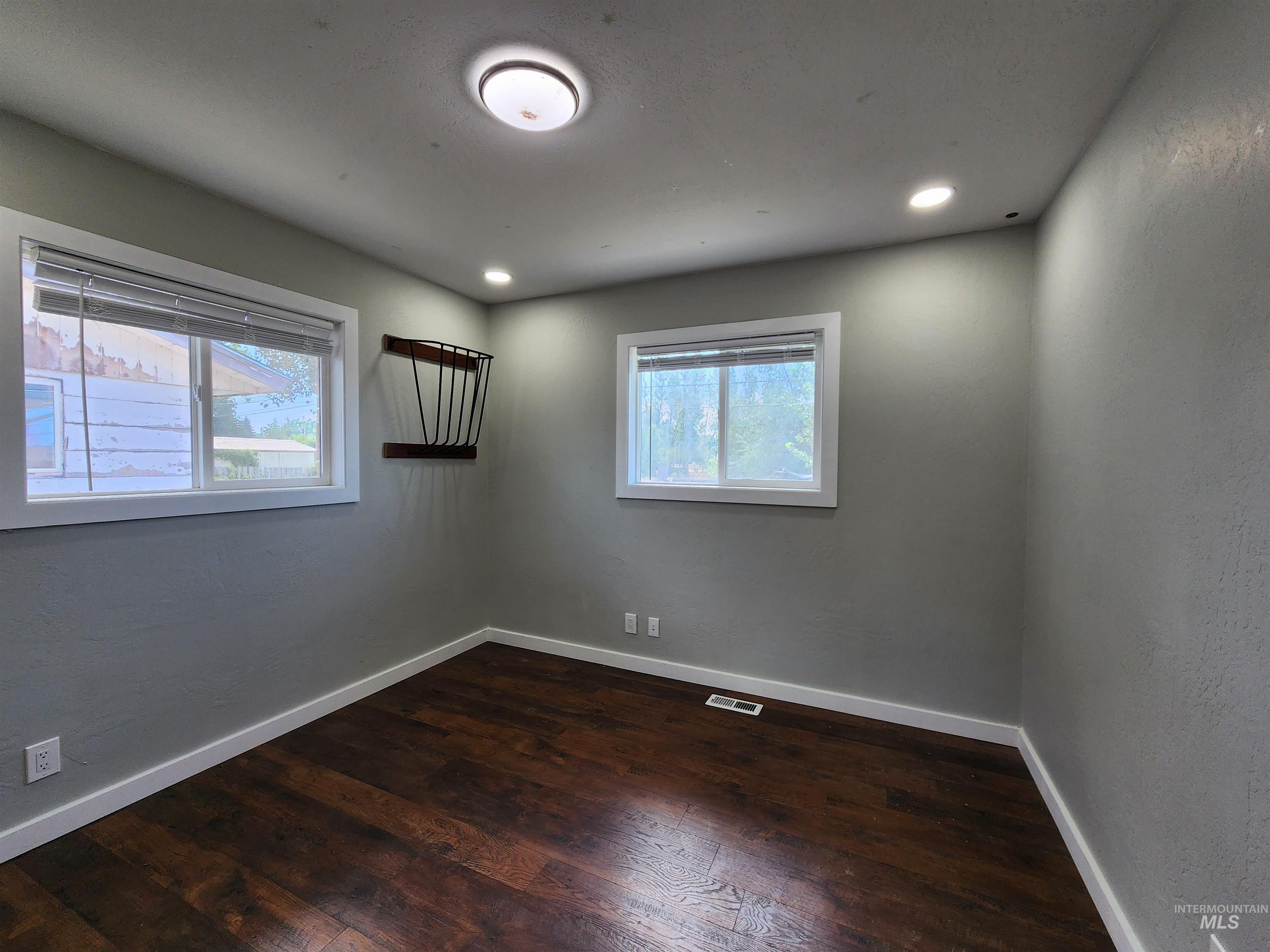 905 15th Drive Property Photo 9