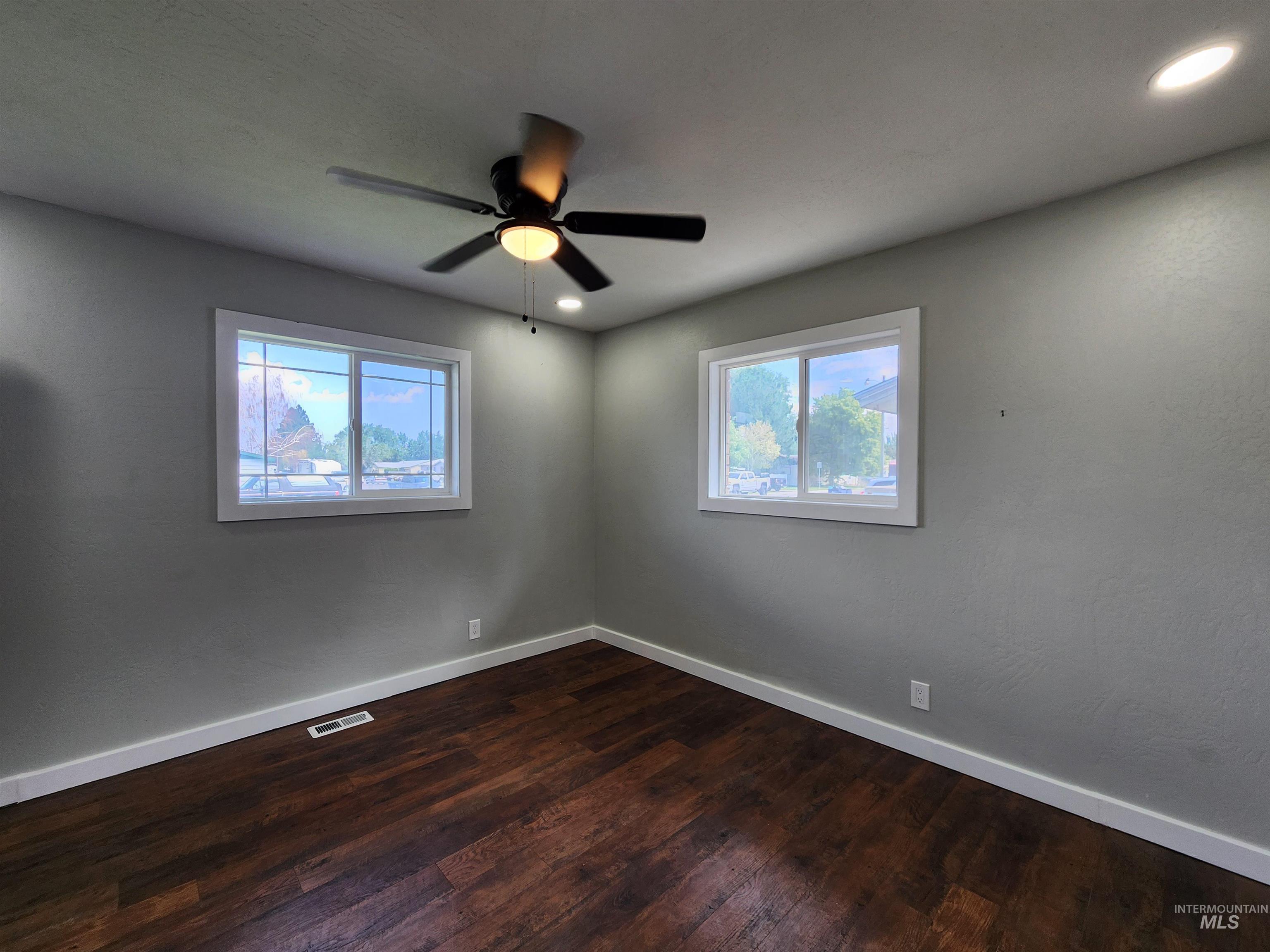 905 15th Drive Property Photo 11