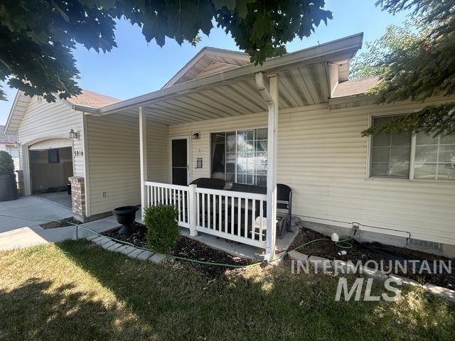3816 Bennington St Property Photo 2