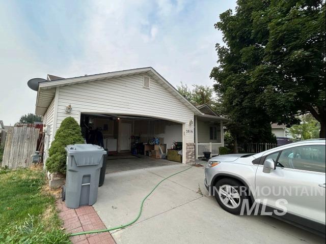 3816 Bennington St Property Photo 3