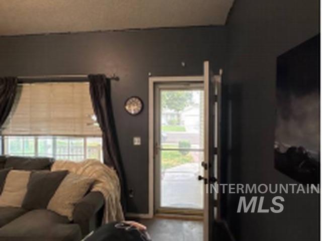3816 Bennington St Property Photo 6