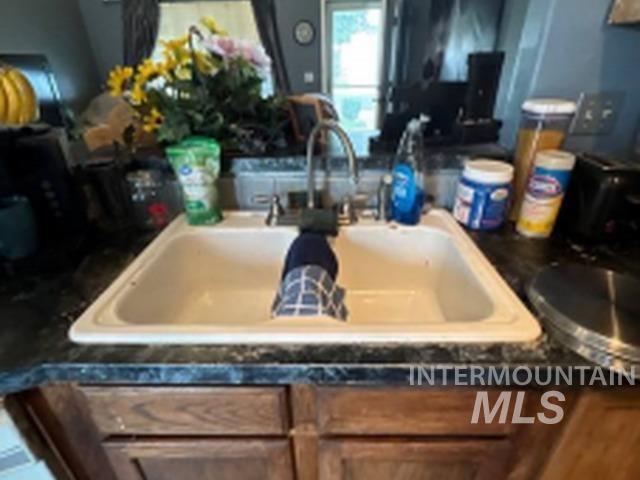 3816 Bennington St Property Photo 7