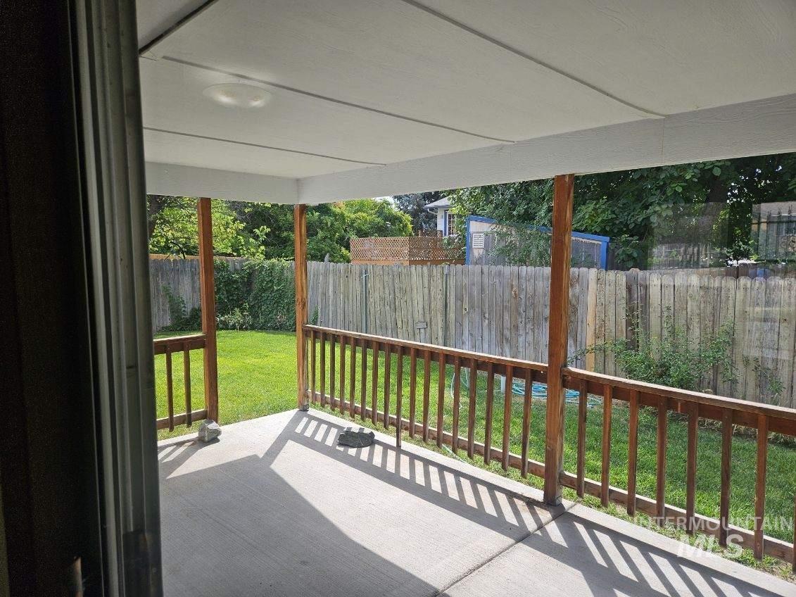 1152 Sweetwood Cir Property Photo 3