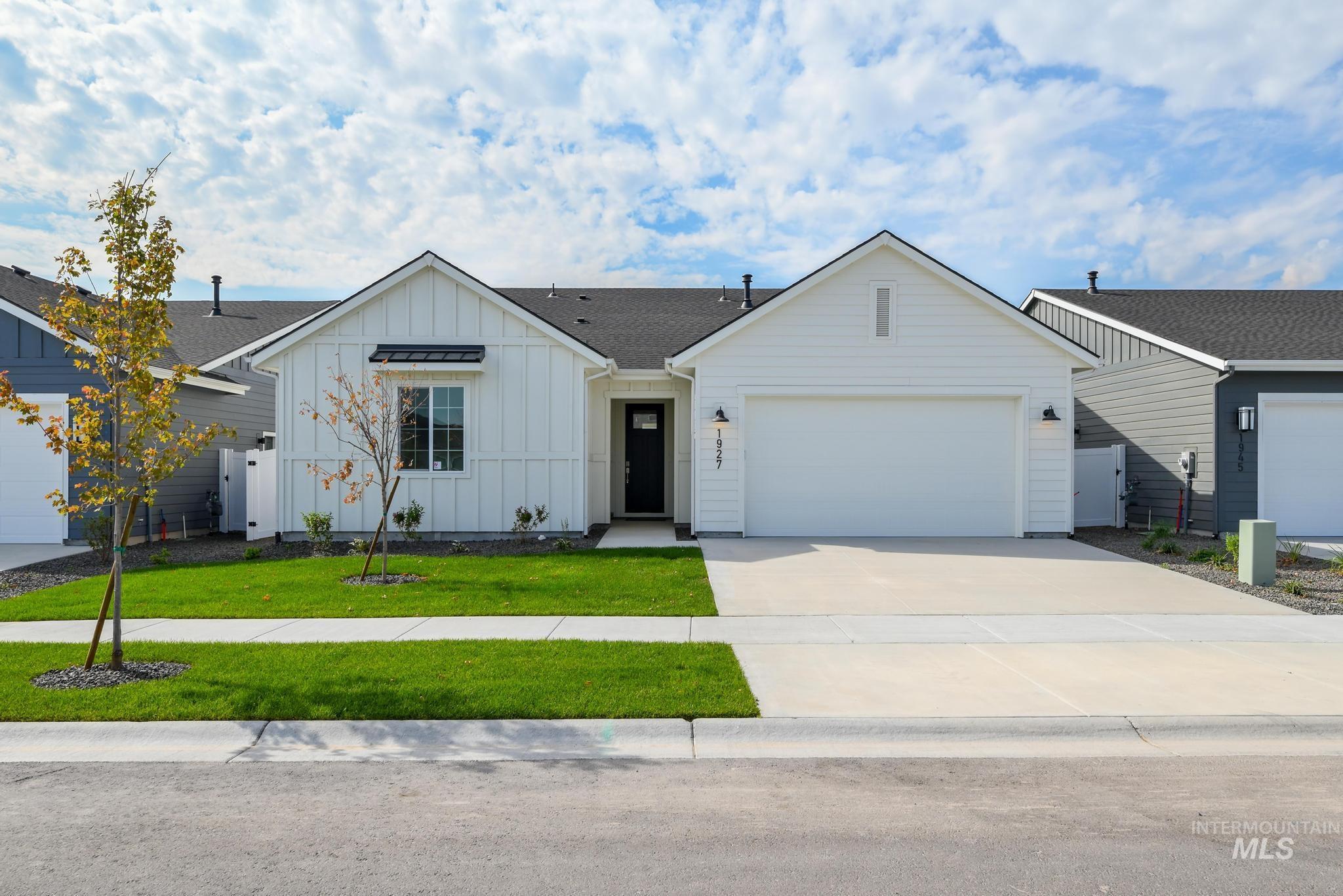 1927 W Arya St Property Photo 1