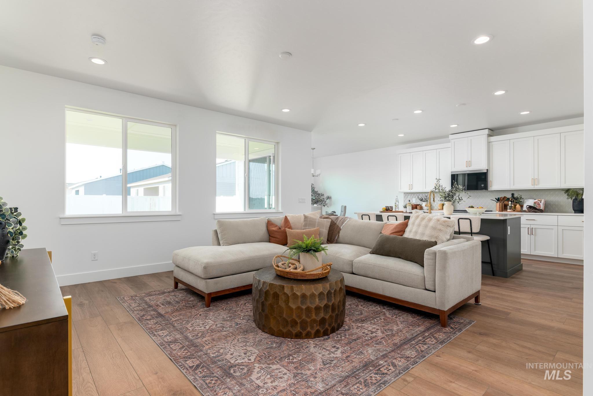 1927 W Arya St Property Photo 2