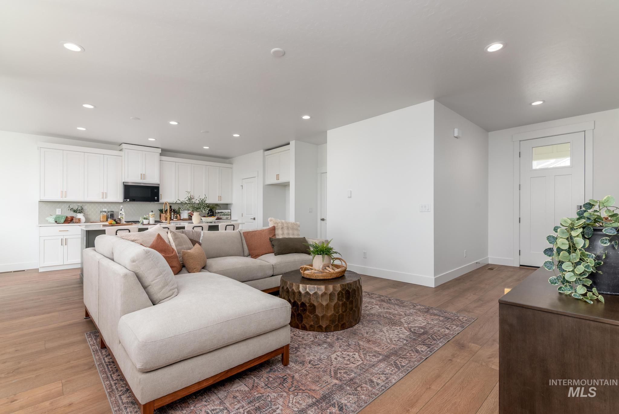 1927 W Arya St Property Photo 3