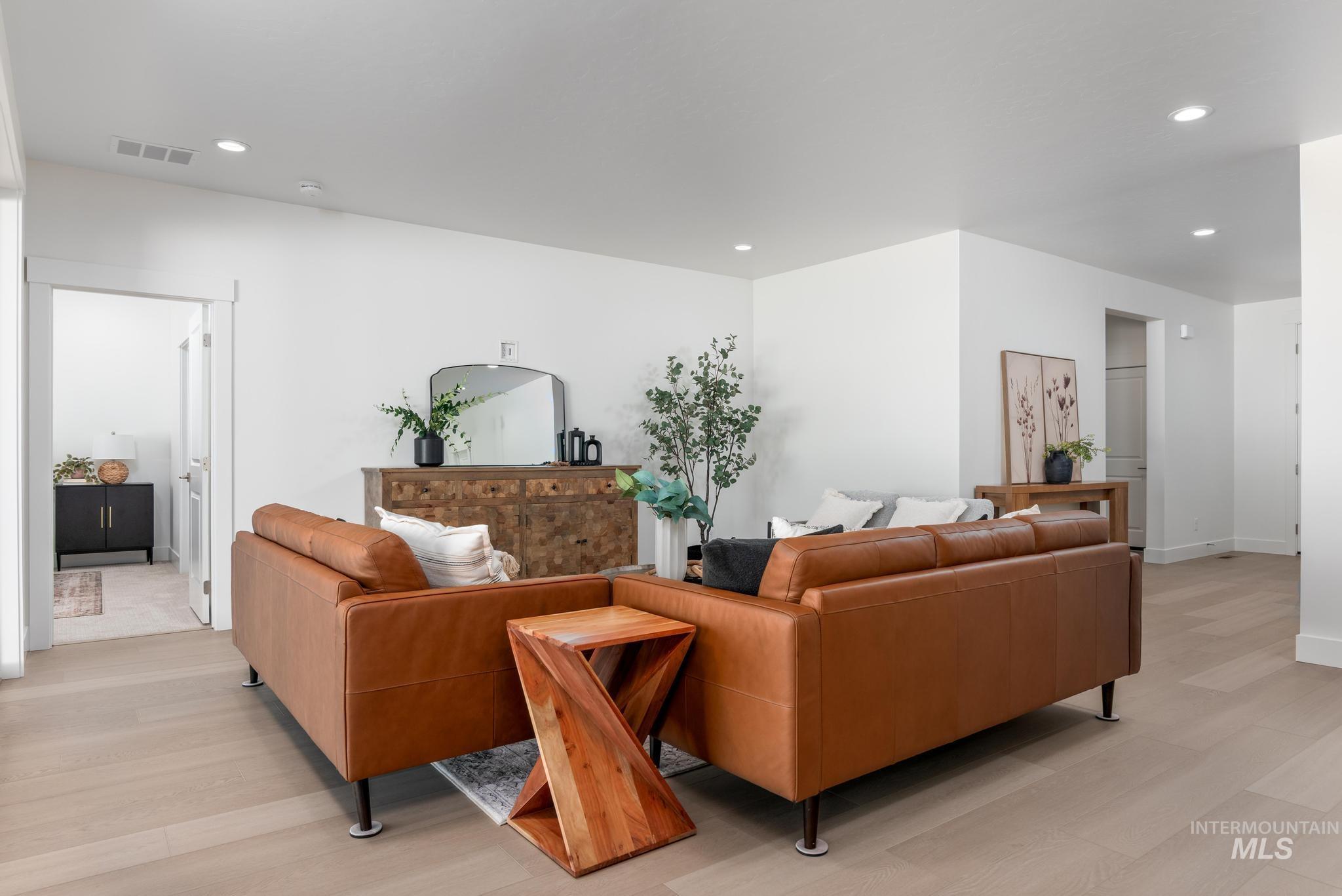 1872 W Arya St Property Photo 4