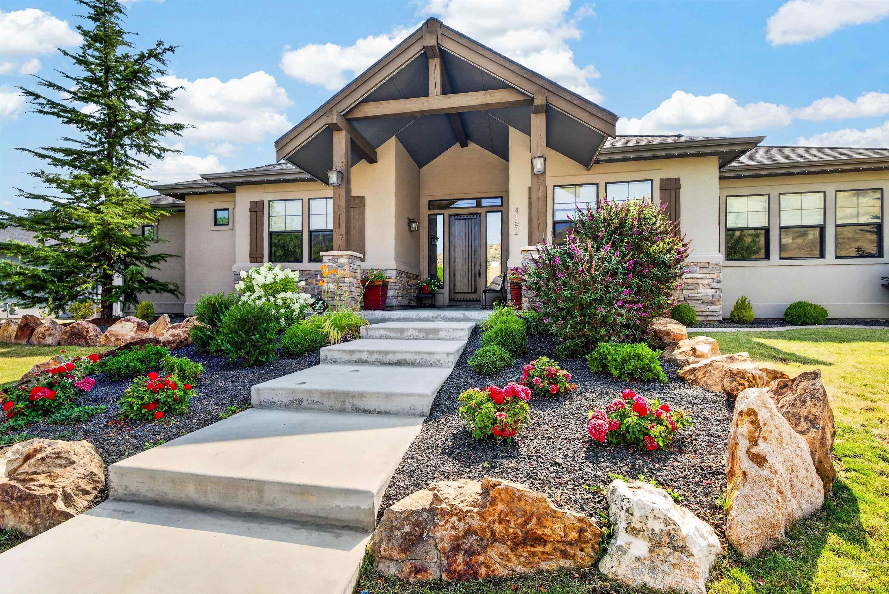 4192 N Arrow Villa Way Property Photo 1