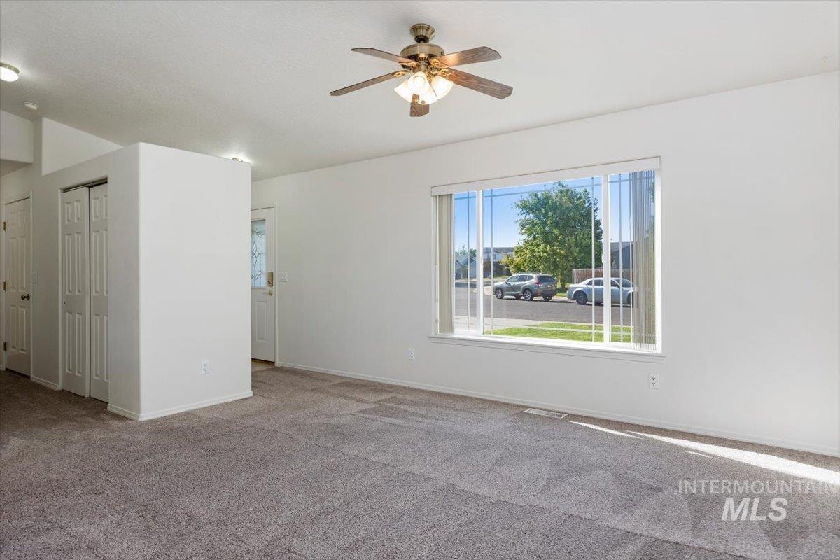 555 Hunter Ave Property Photo 4