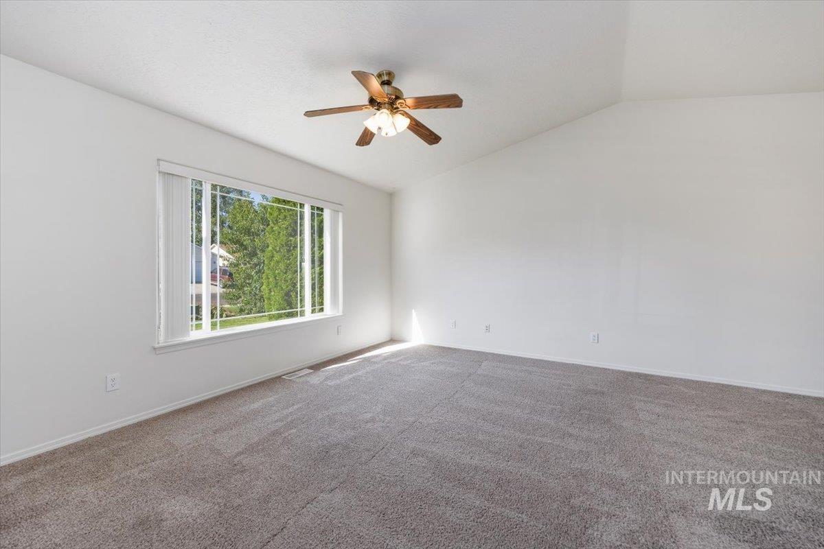 555 Hunter Ave Property Photo 5