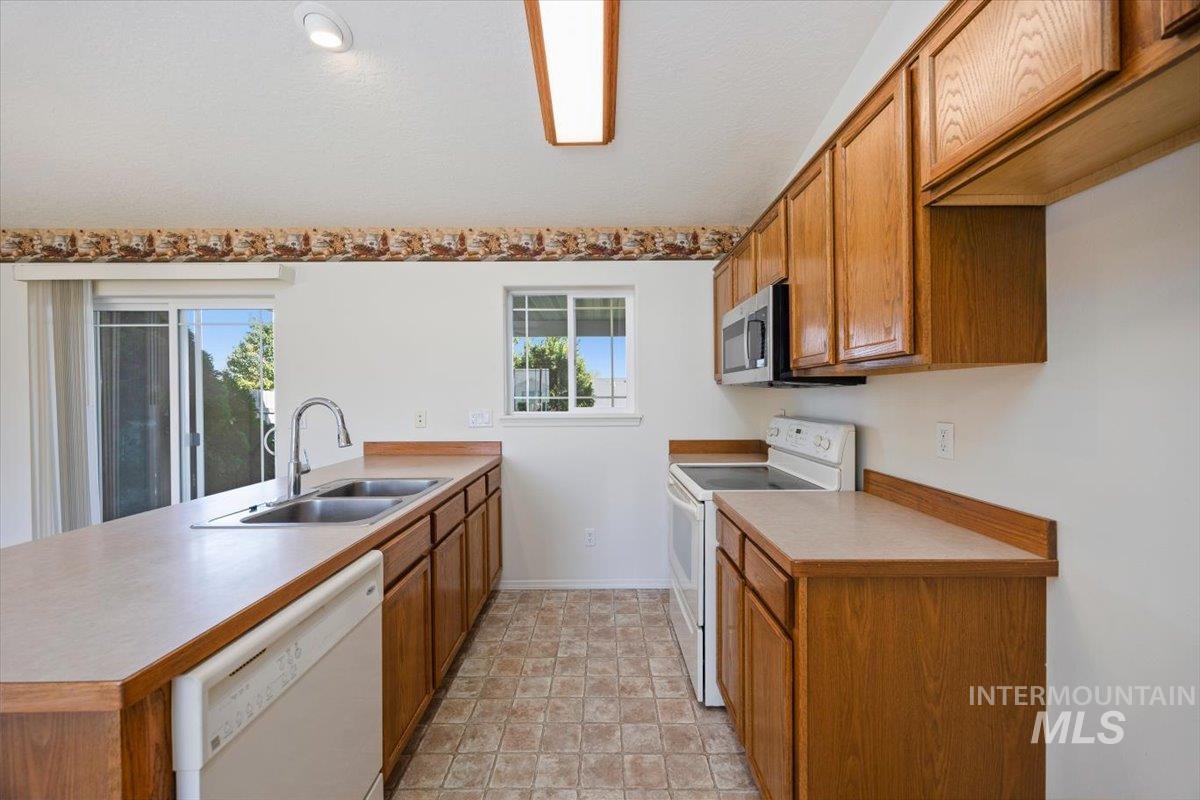 555 Hunter Ave Property Photo 7