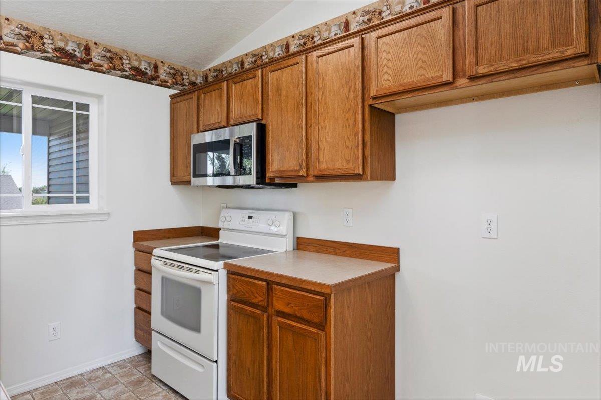 555 Hunter Ave Property Photo 9