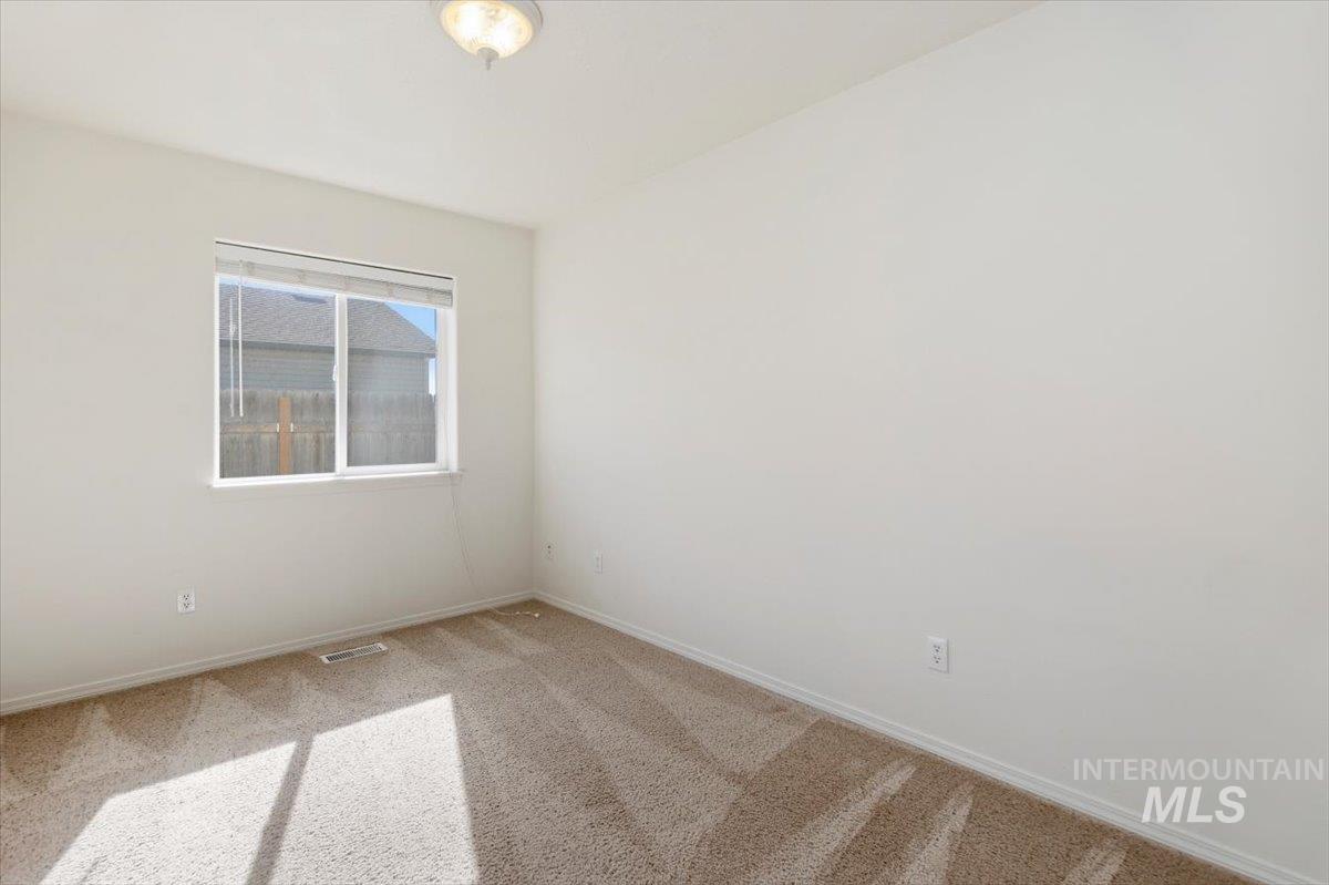 555 Hunter Ave Property Photo 17