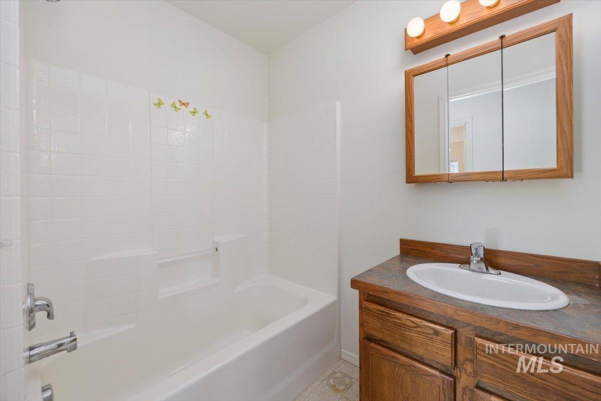 555 Hunter Ave Property Photo 18