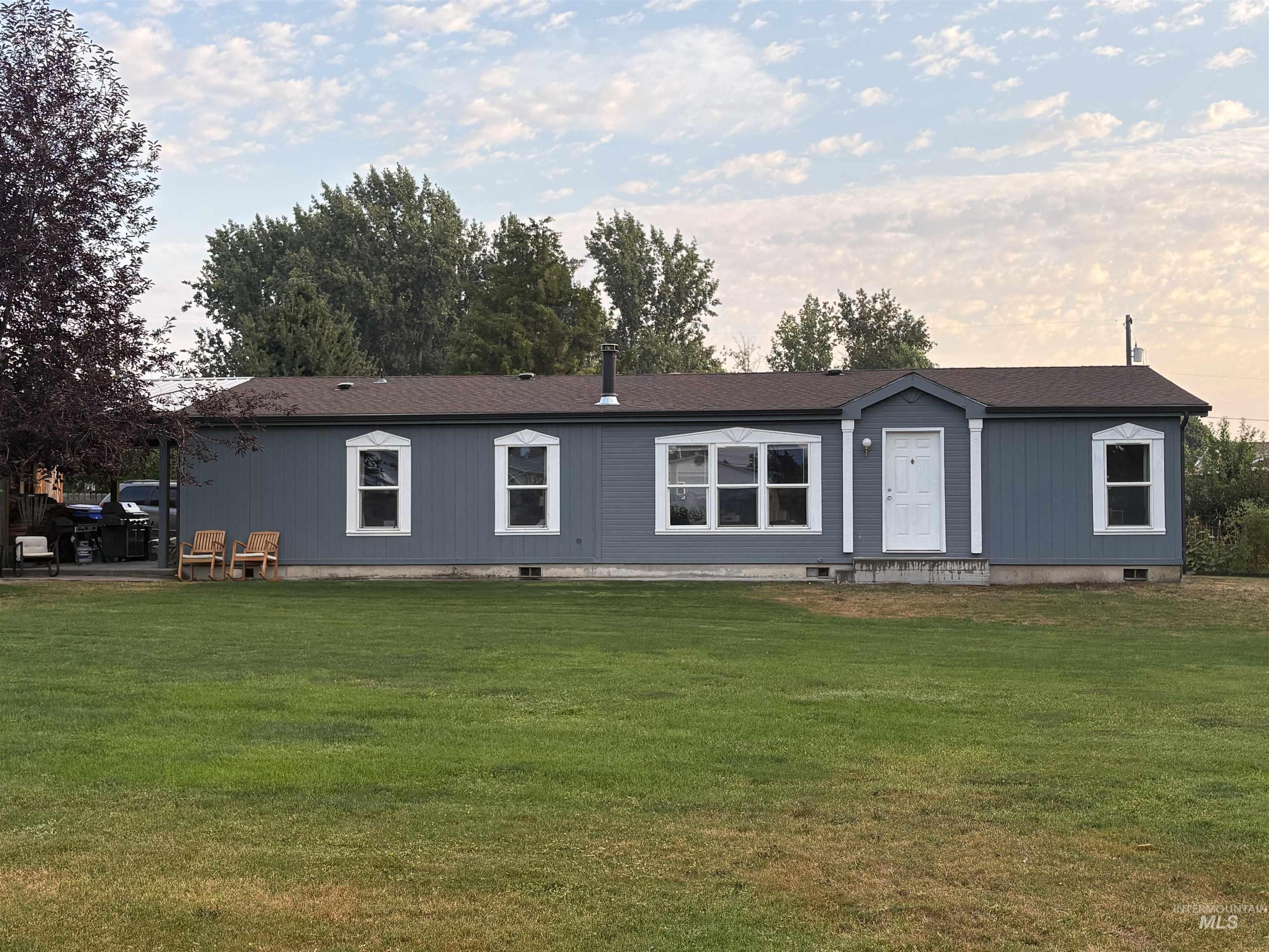 1630 Birch Ave #a & #b Property Photo 2