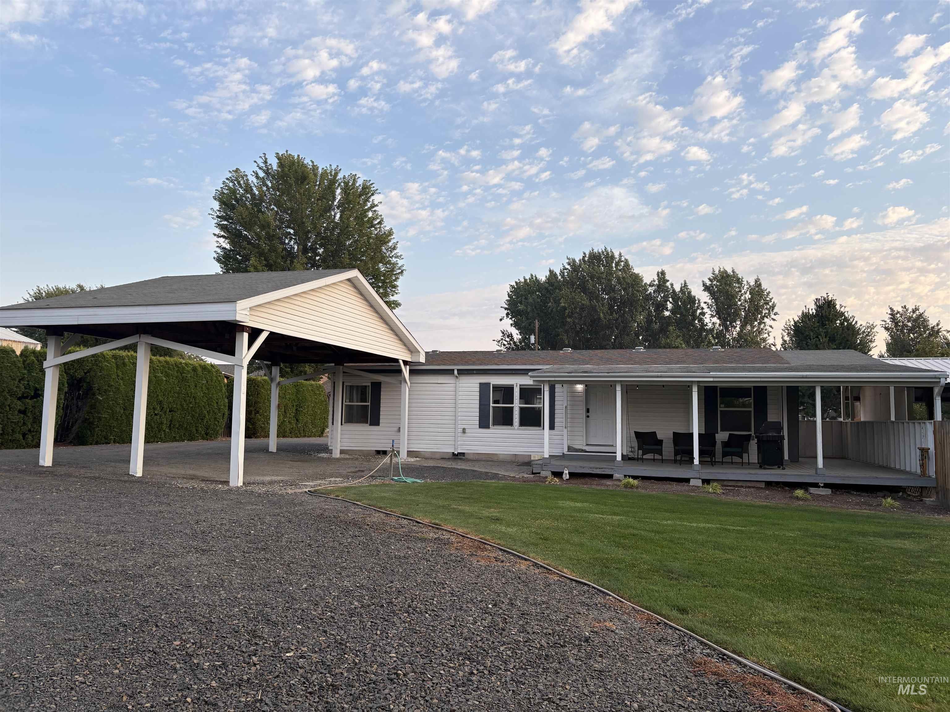 1630 Birch Ave #a & #b Property Photo 3