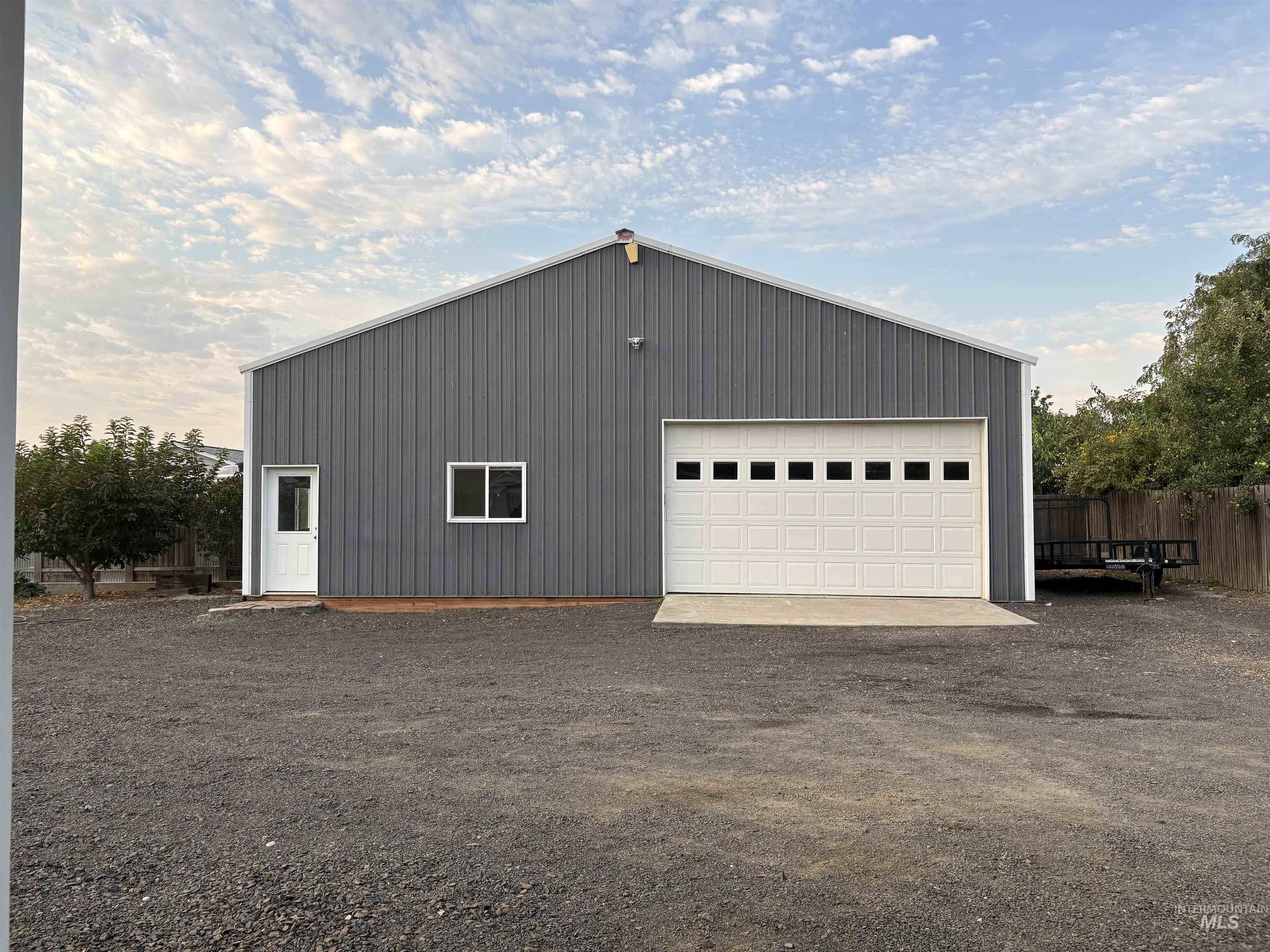 1630 Birch Ave #a & #b Property Photo 4